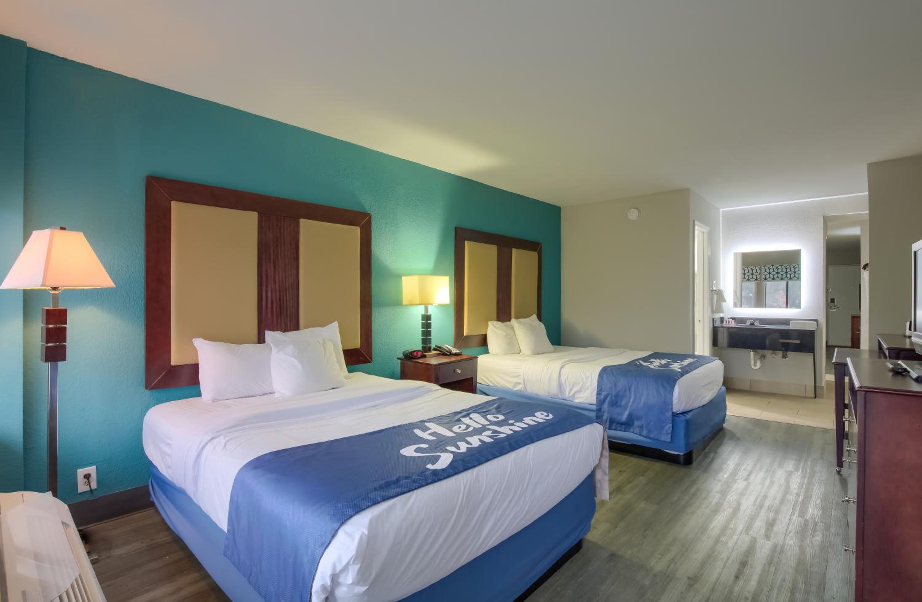Studio Suite with Two Queen Beds - Non-Smoking - Photo 4