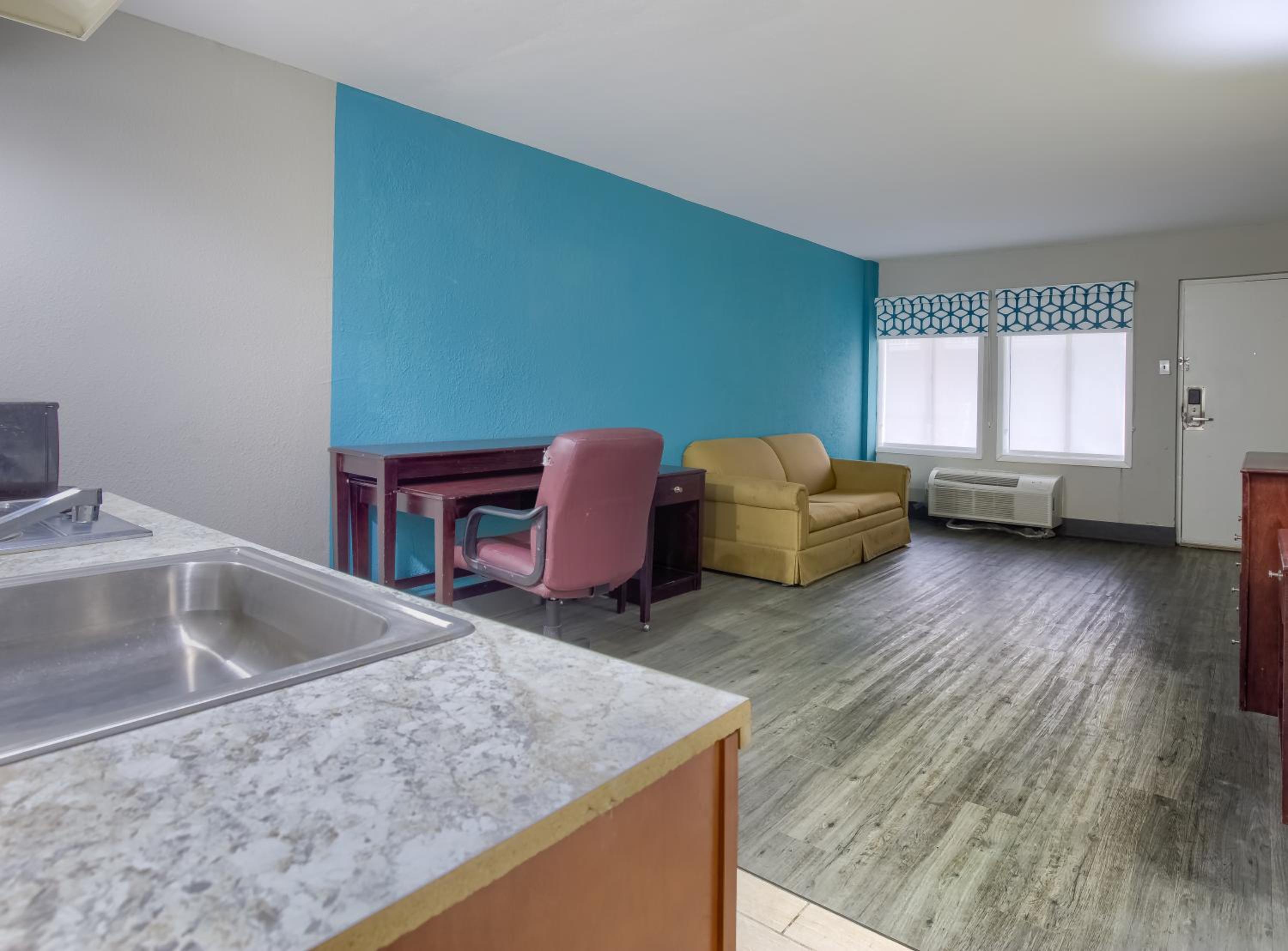 King Studio Suite - Non-Smoking - Photo 7