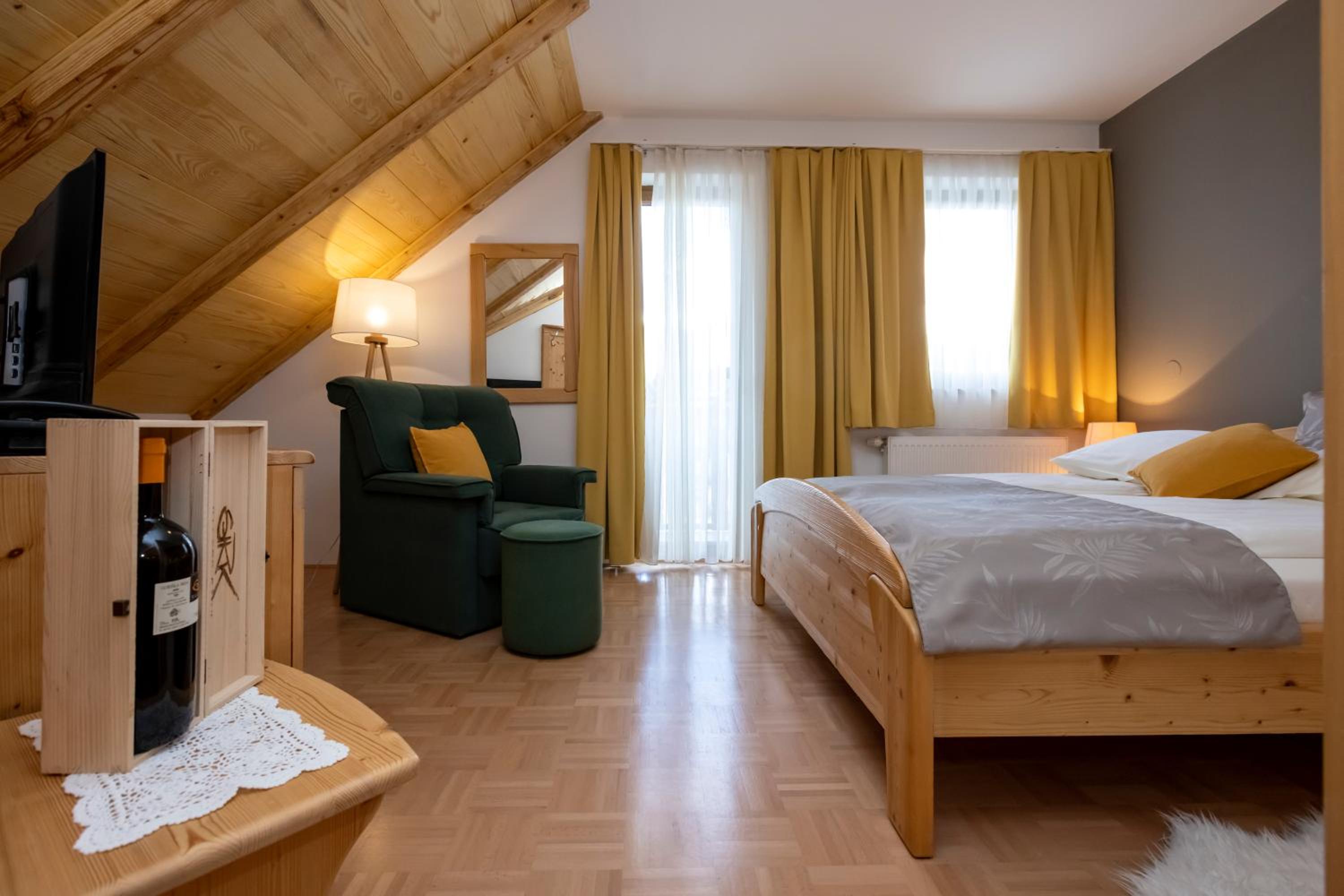 Double Room - Photo 5