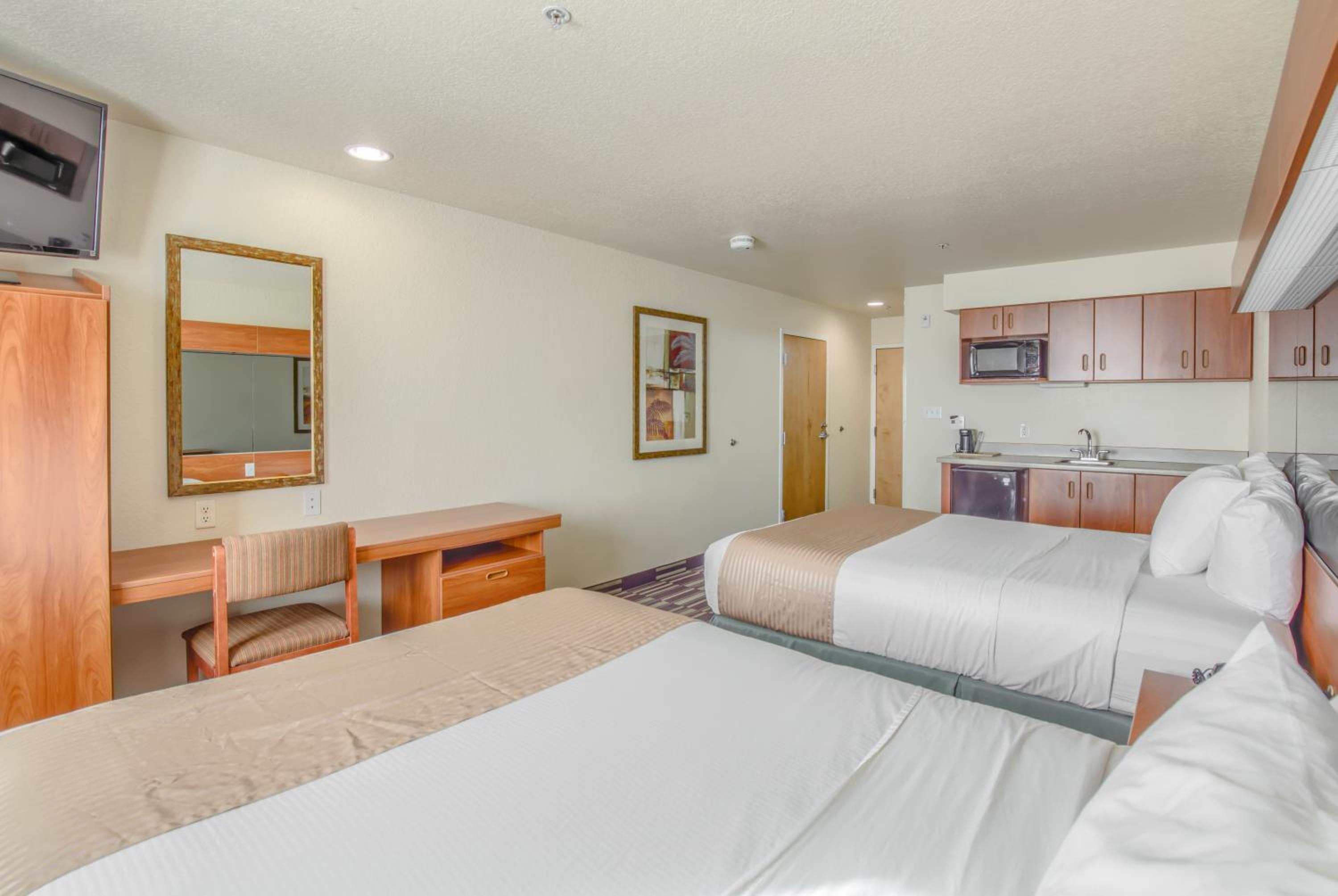 Studio Suite with Two Queen Beds - Non-Smoking - Photo 2