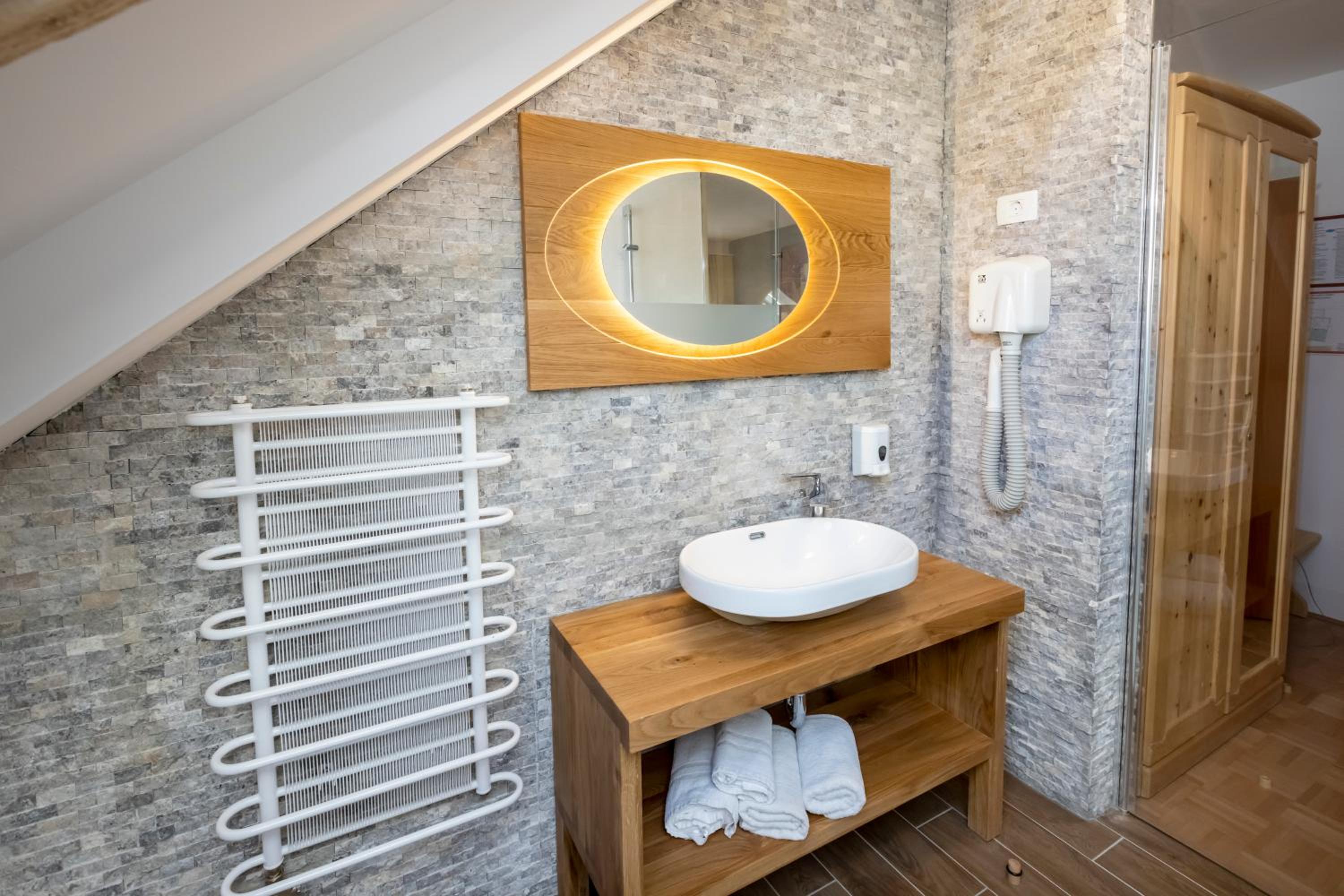 Double Room - Photo 13