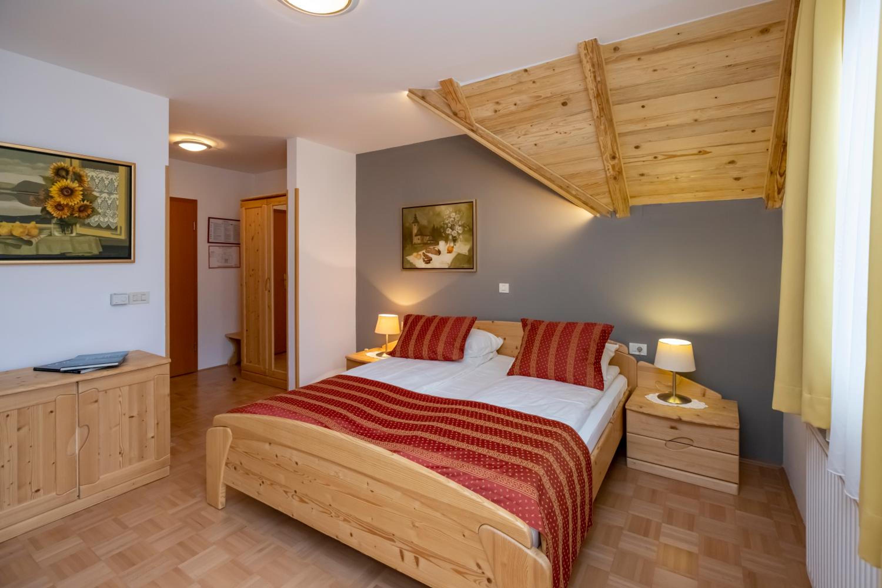 Double Room - Photo 18