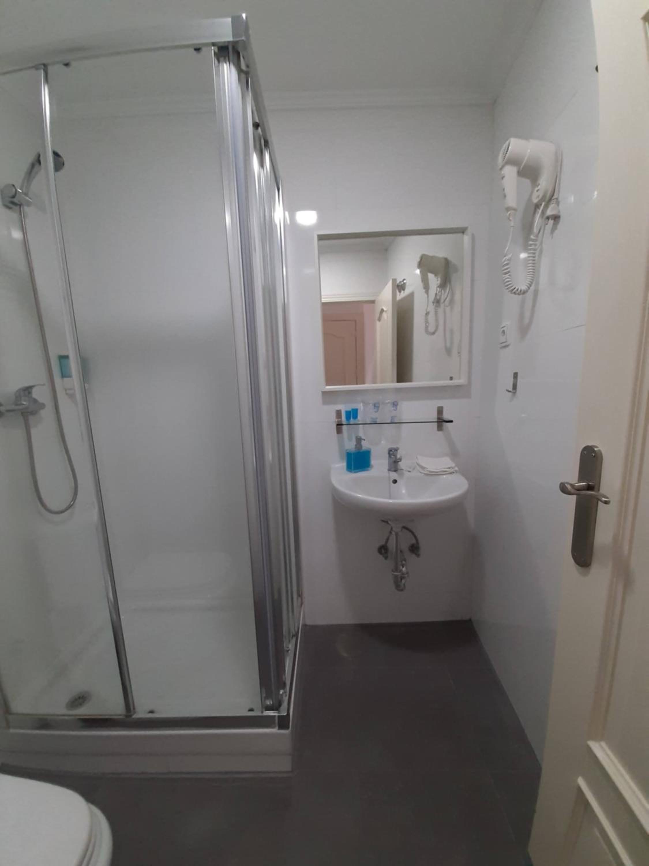 Double Room with Extra Bed photo 2
