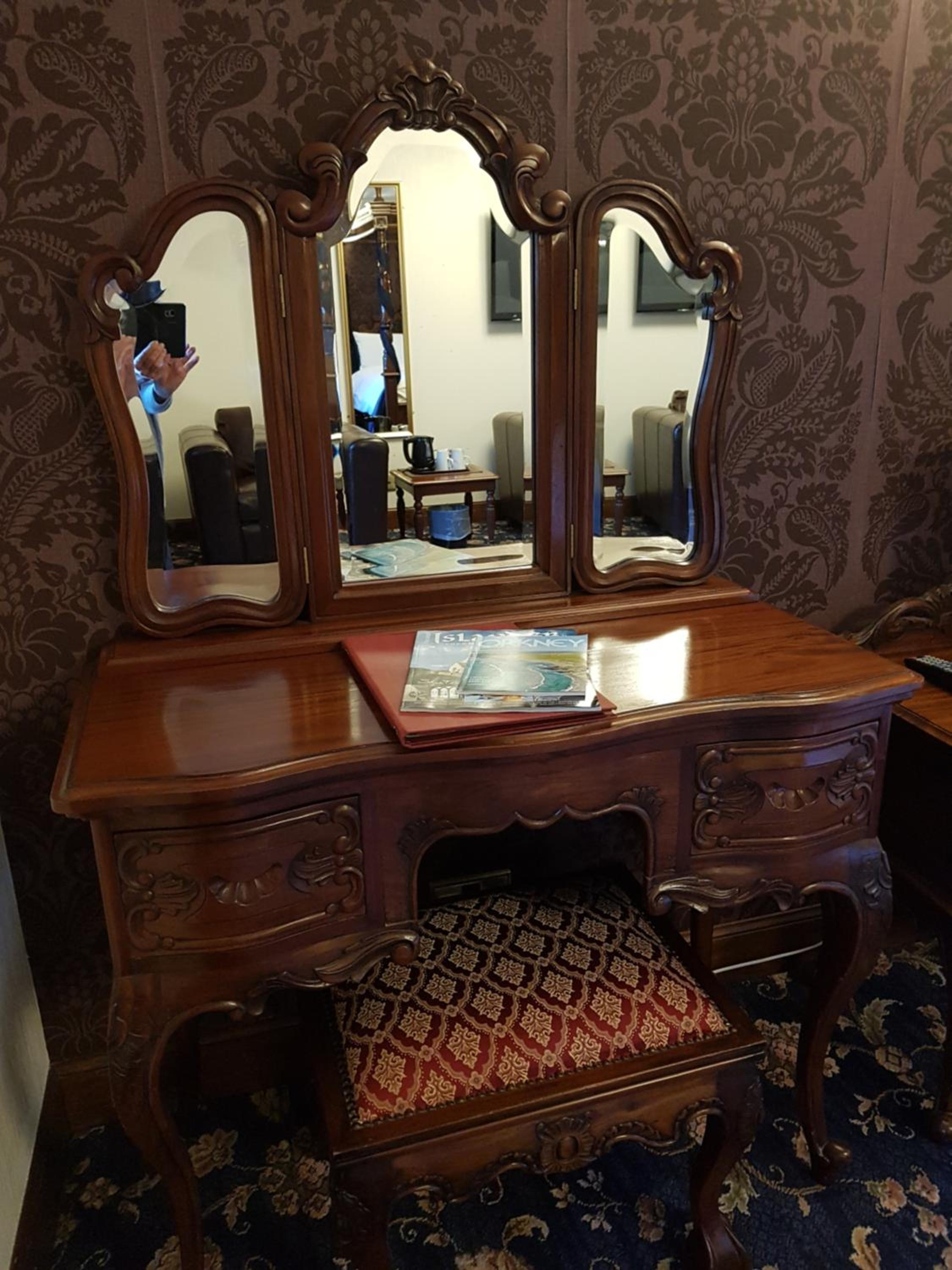 Deluxe King Room photo 2