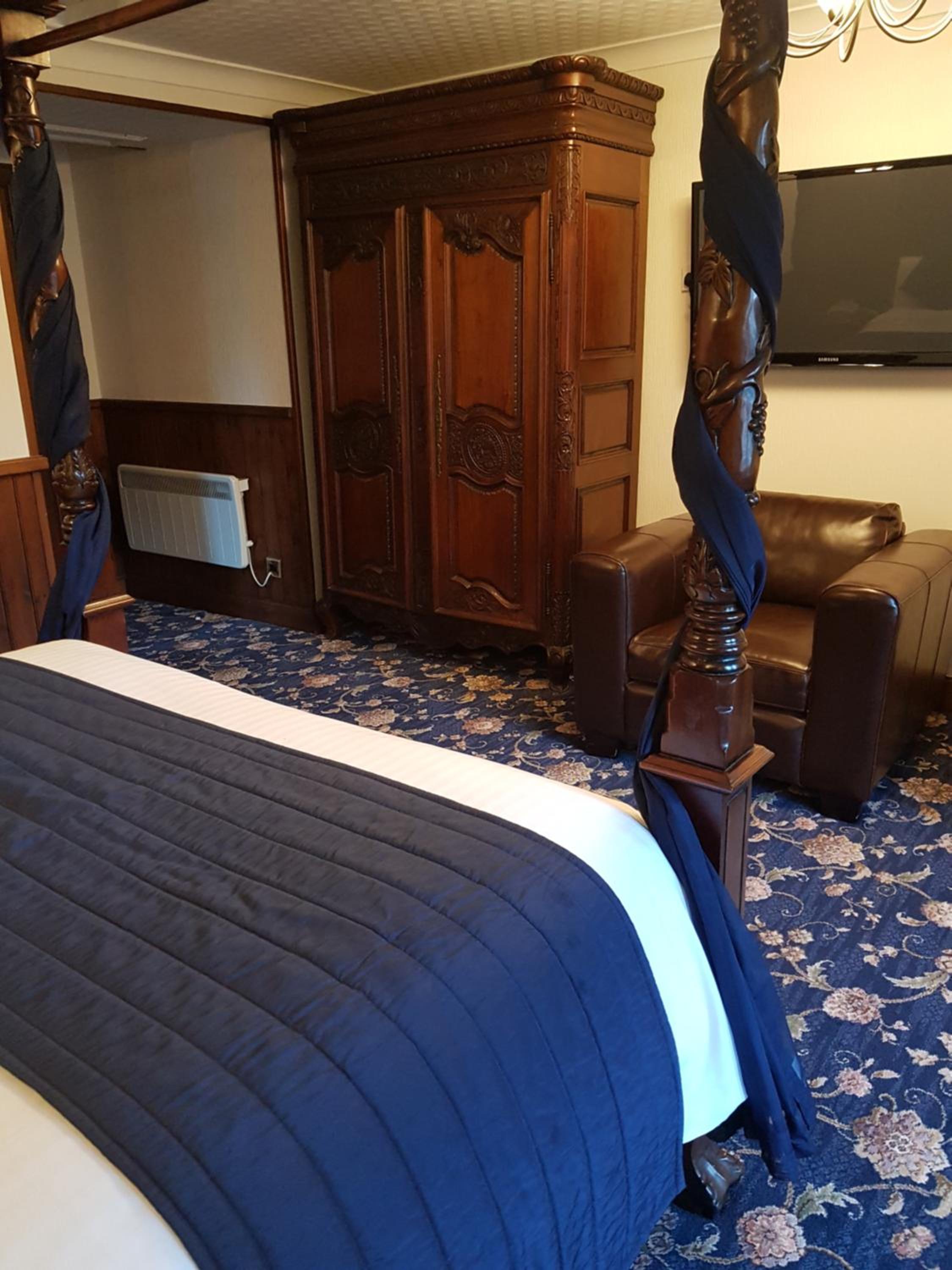 Deluxe King Room photo 1