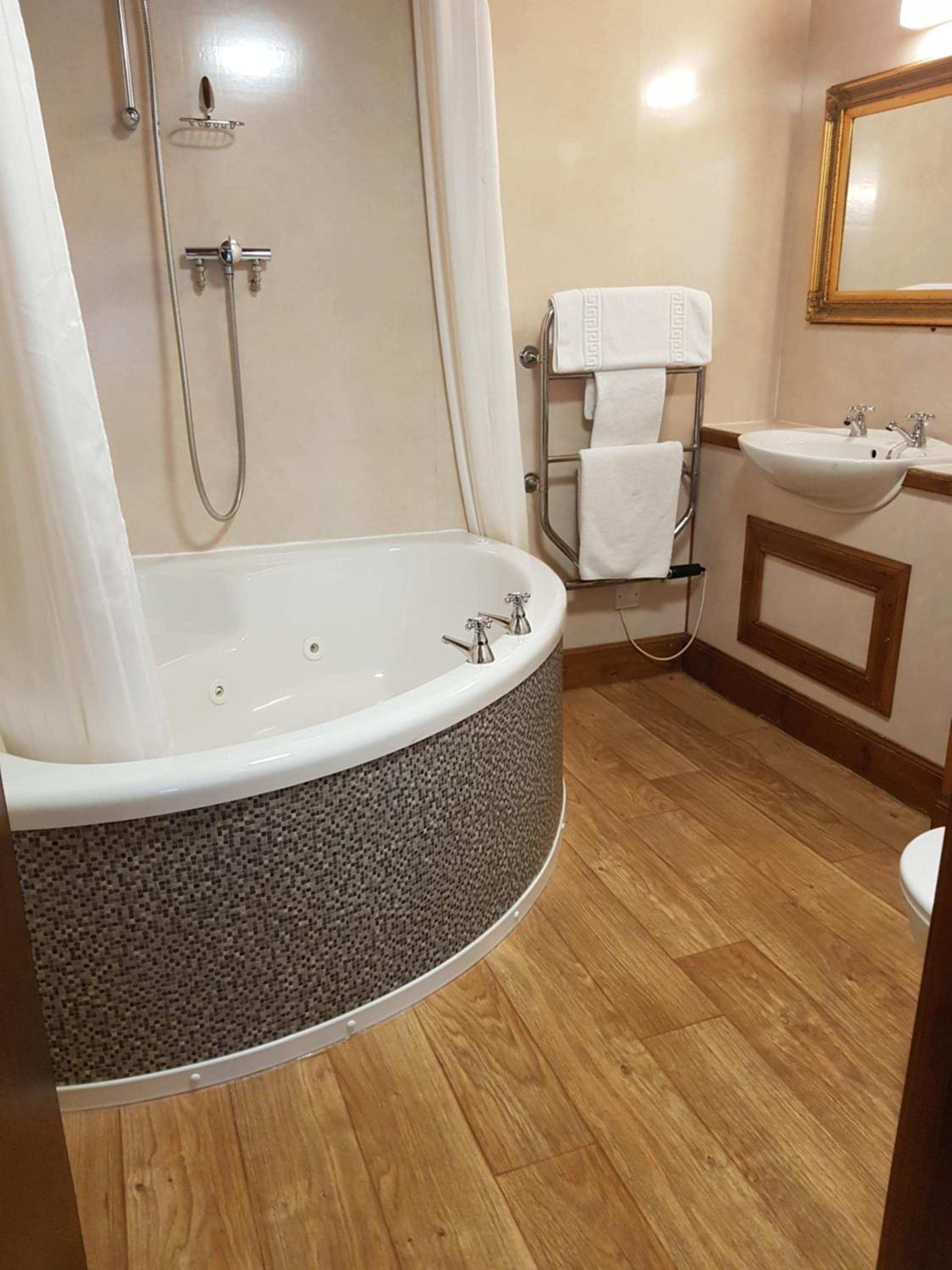Deluxe King Room photo 3