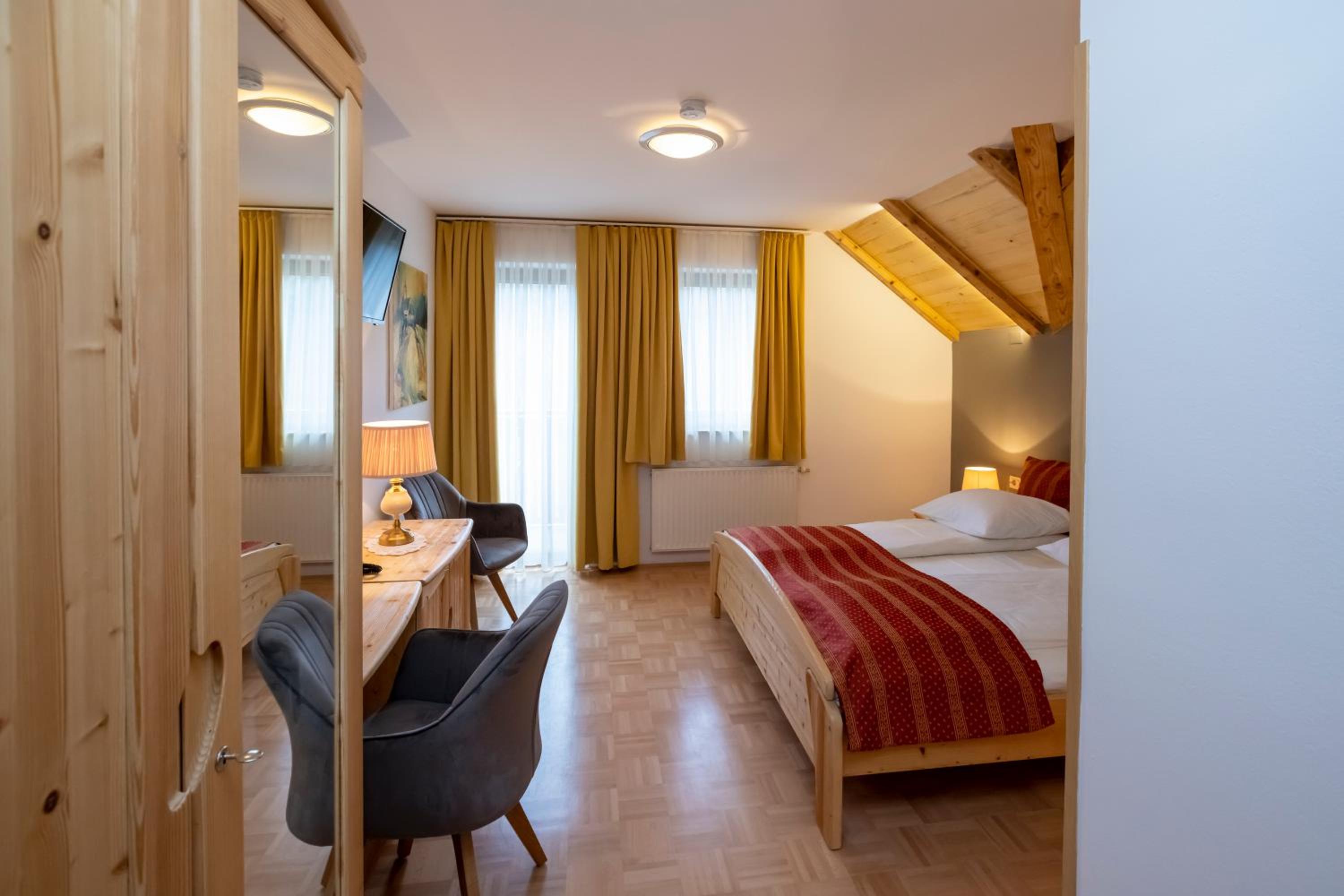 Double Room - Photo 15