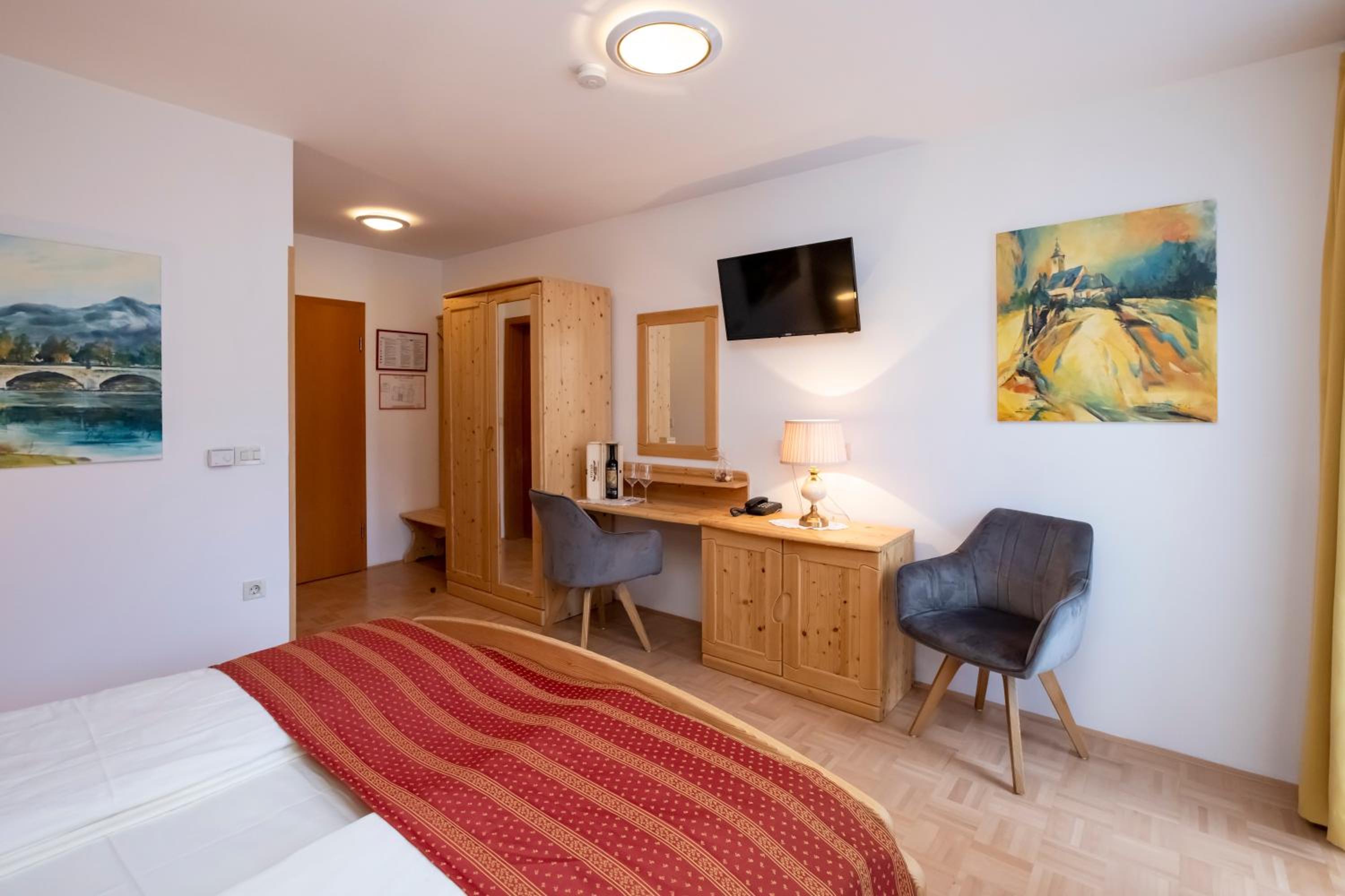 Double Room - Photo 16