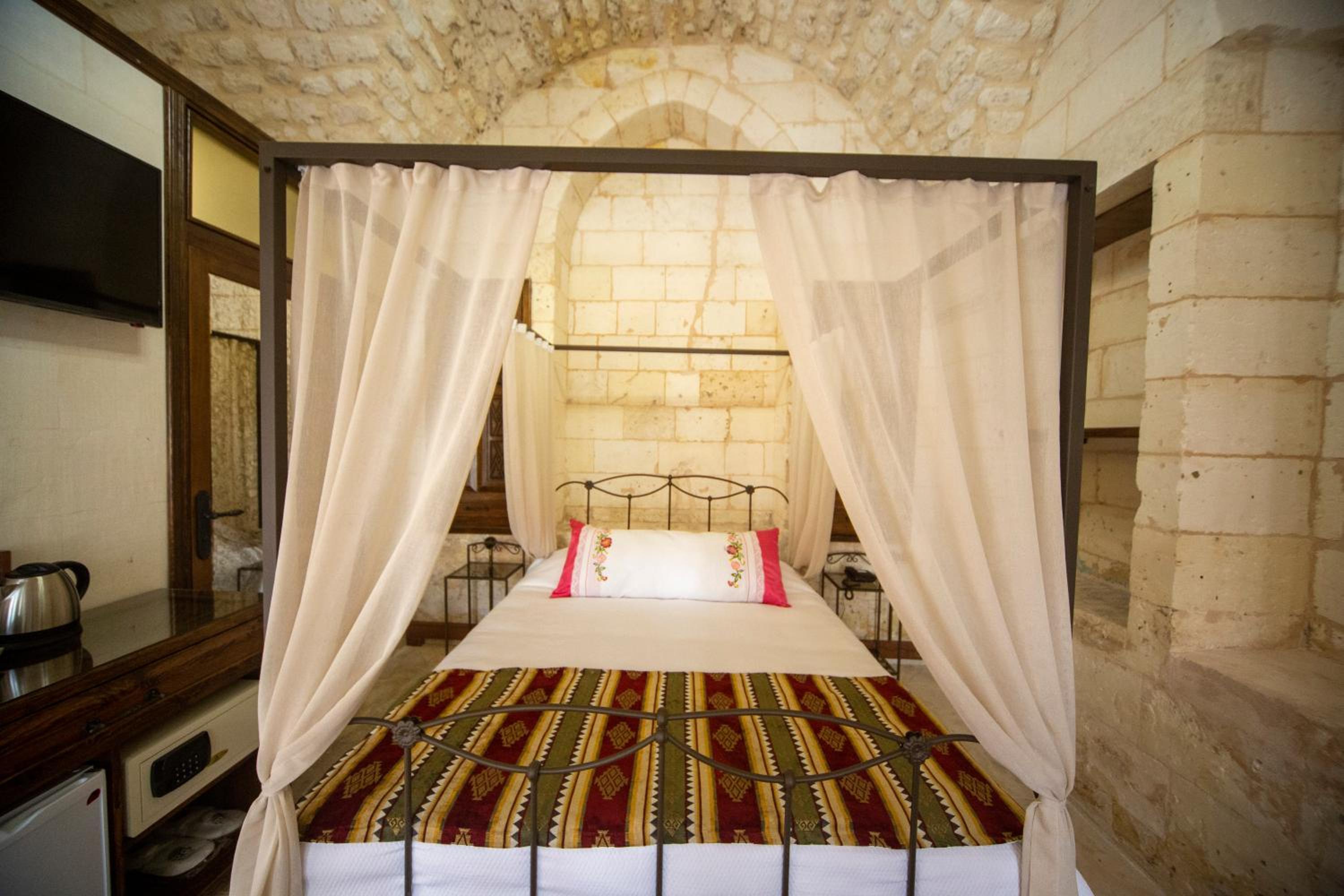 Double Room with Extra Bed photo 2
