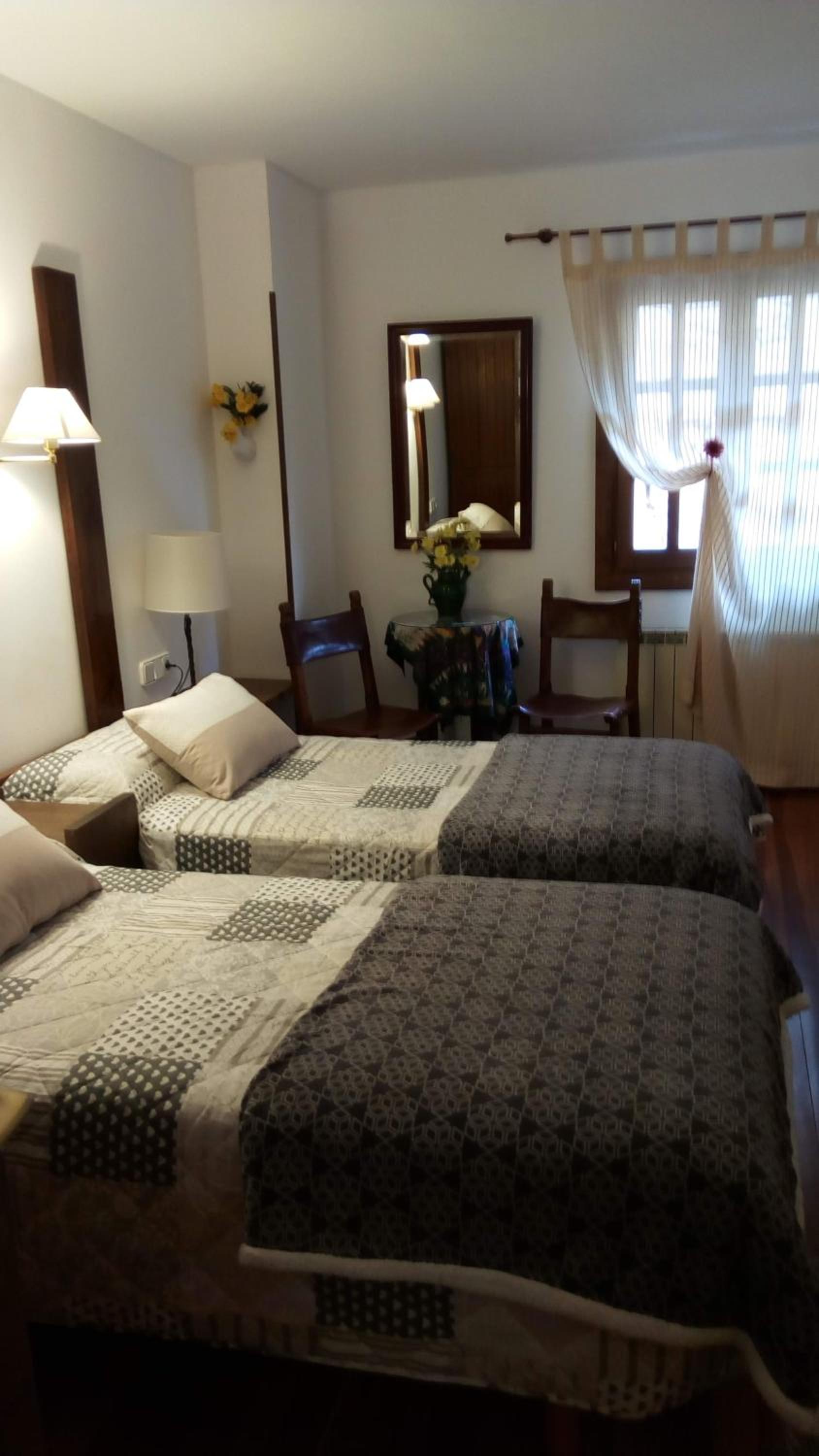 Standard Triple Room - Photo 8