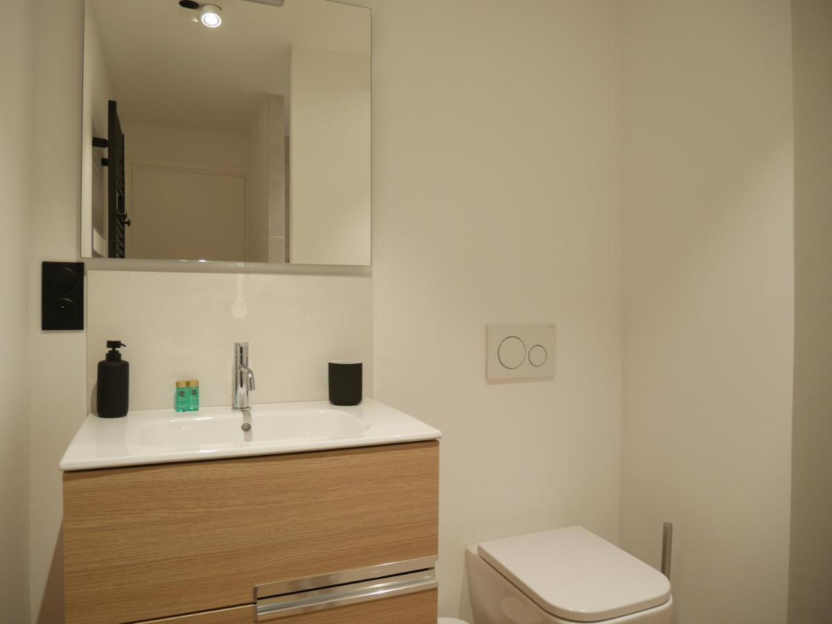 Apartment with Shower - Photo 6