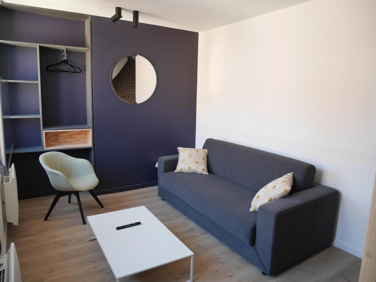 Apartment with Shower - Photo 12