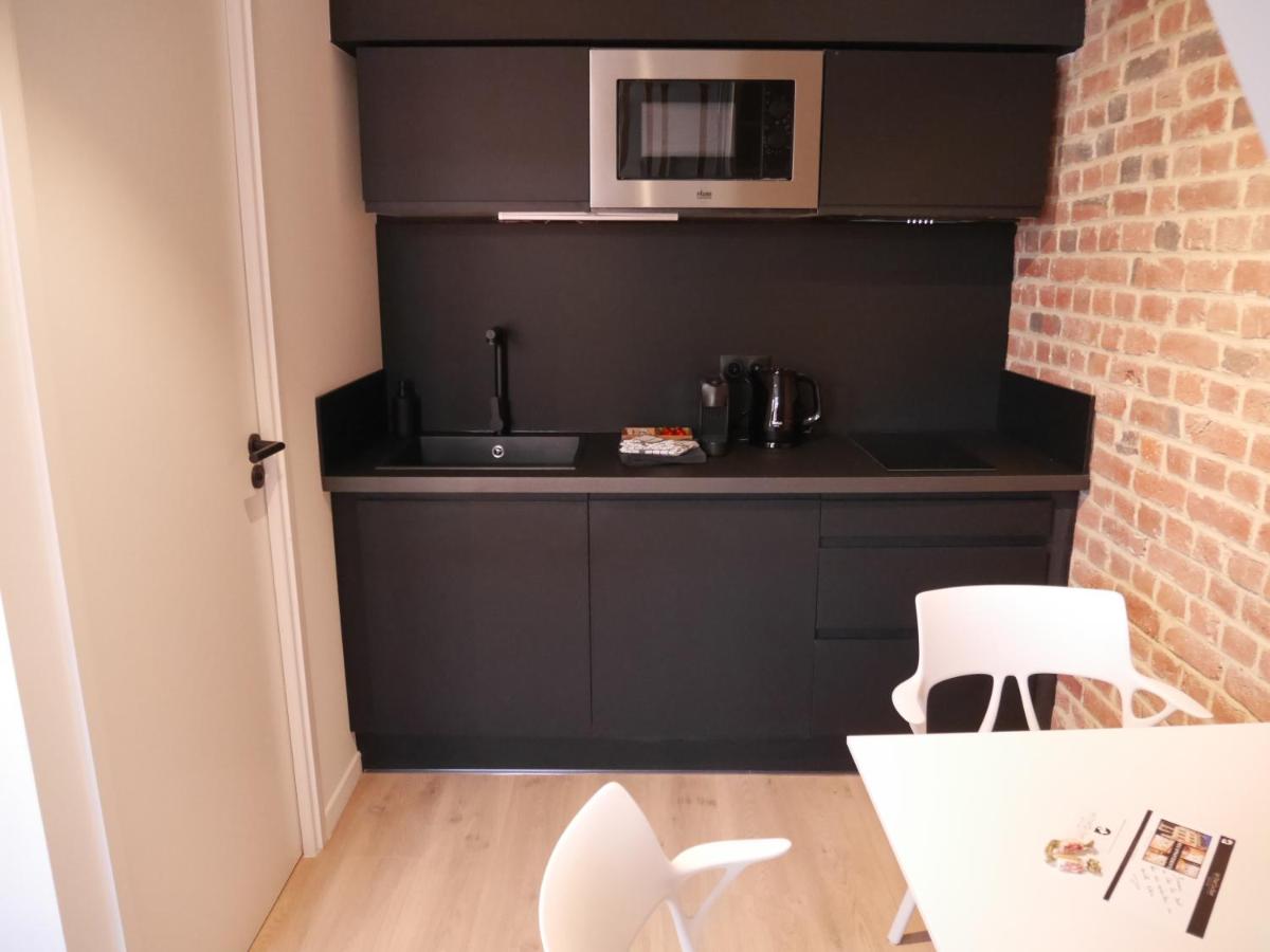 Apartment with Shower - Photo 3