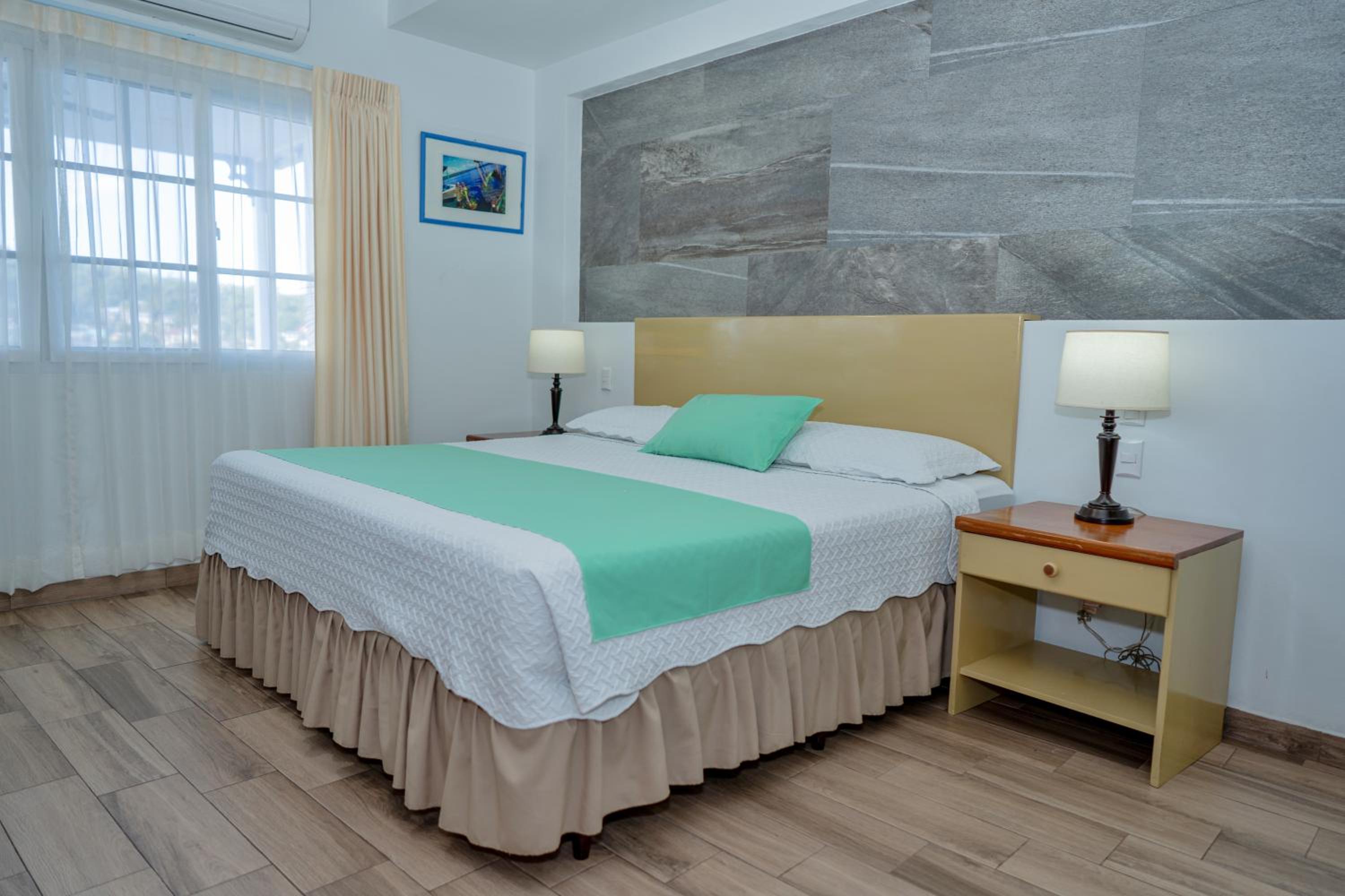 湖景大床房