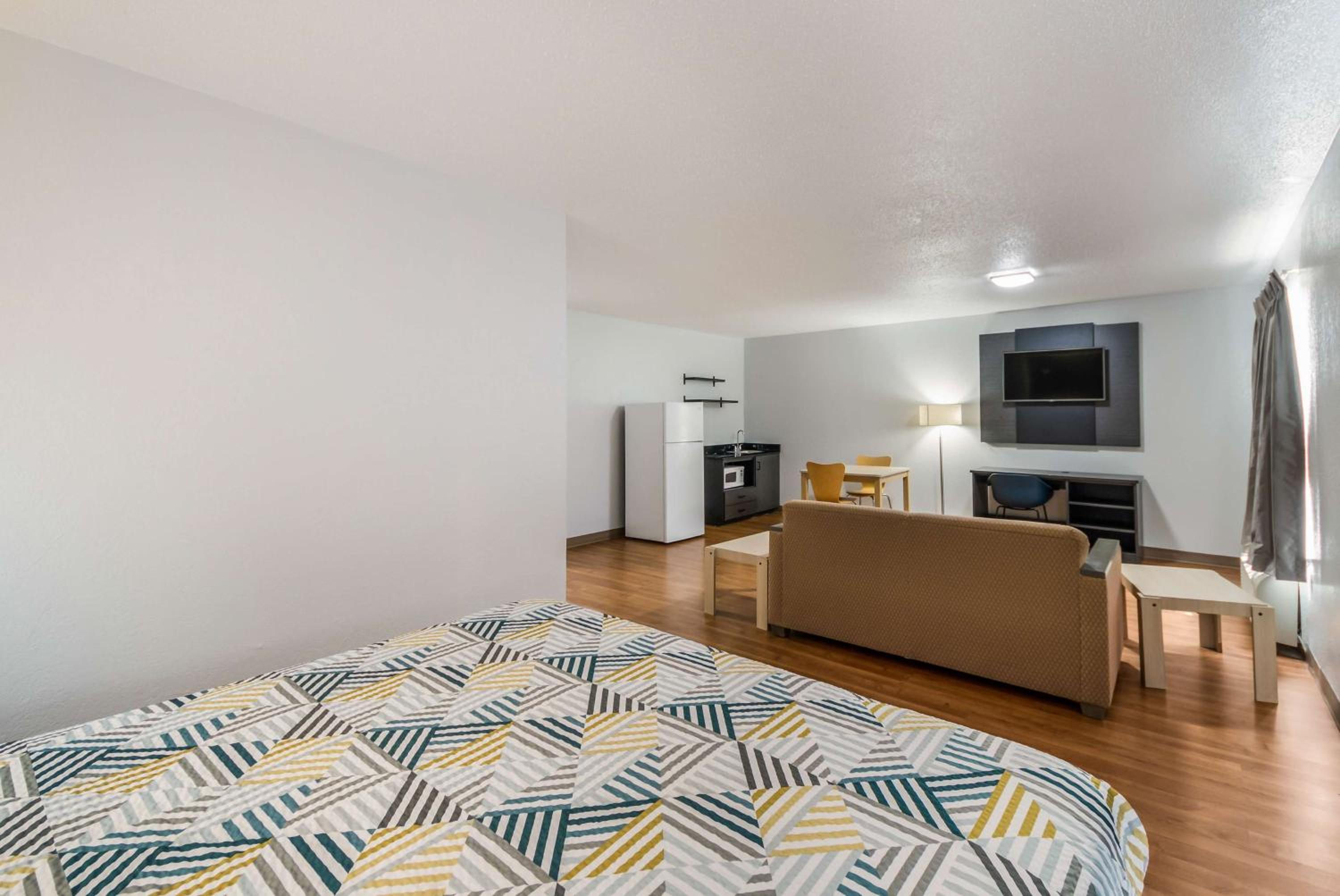 One-Bedroom Suite - Non-Smoking - Photo 2