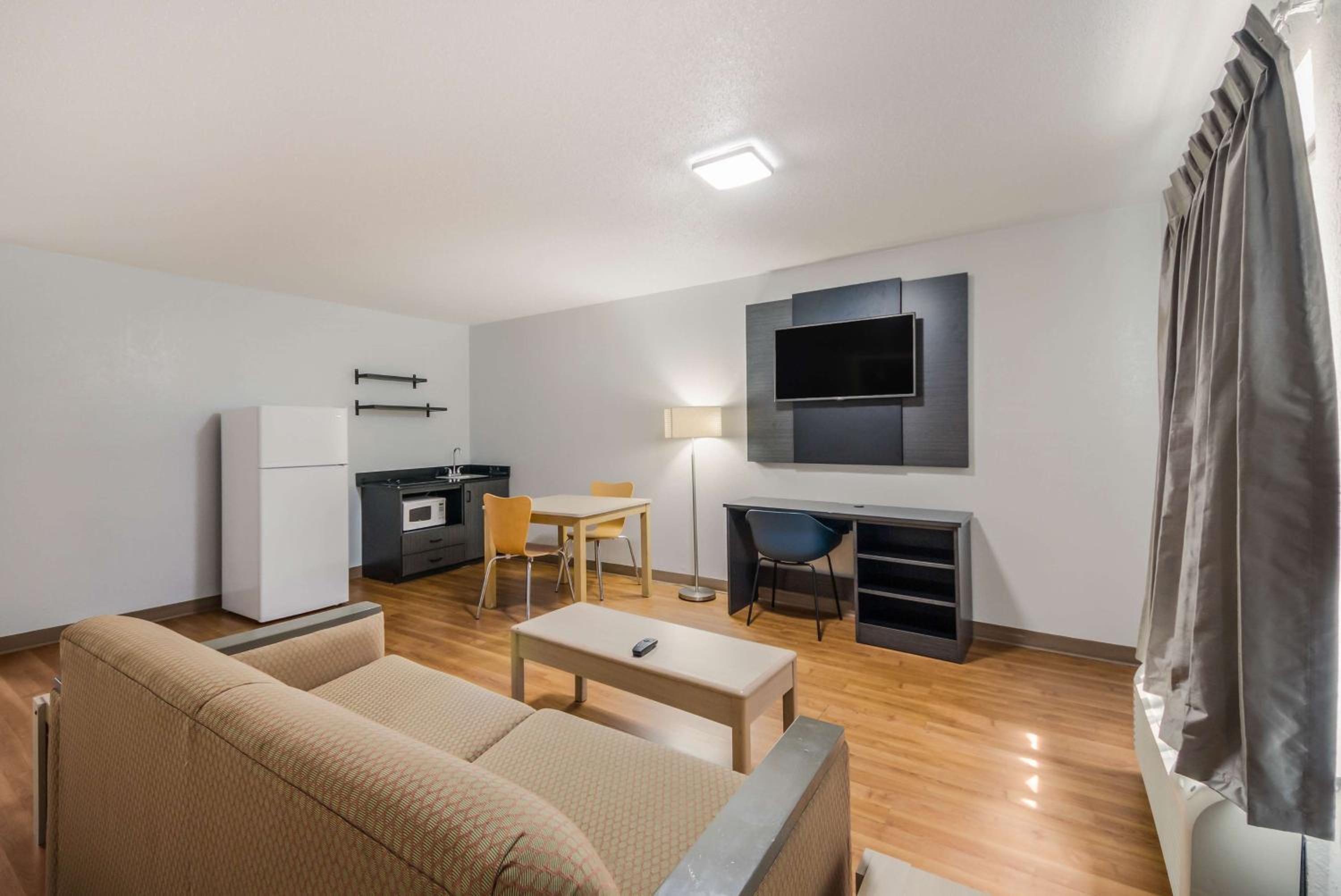 One-Bedroom Suite - Non-Smoking - Photo 6