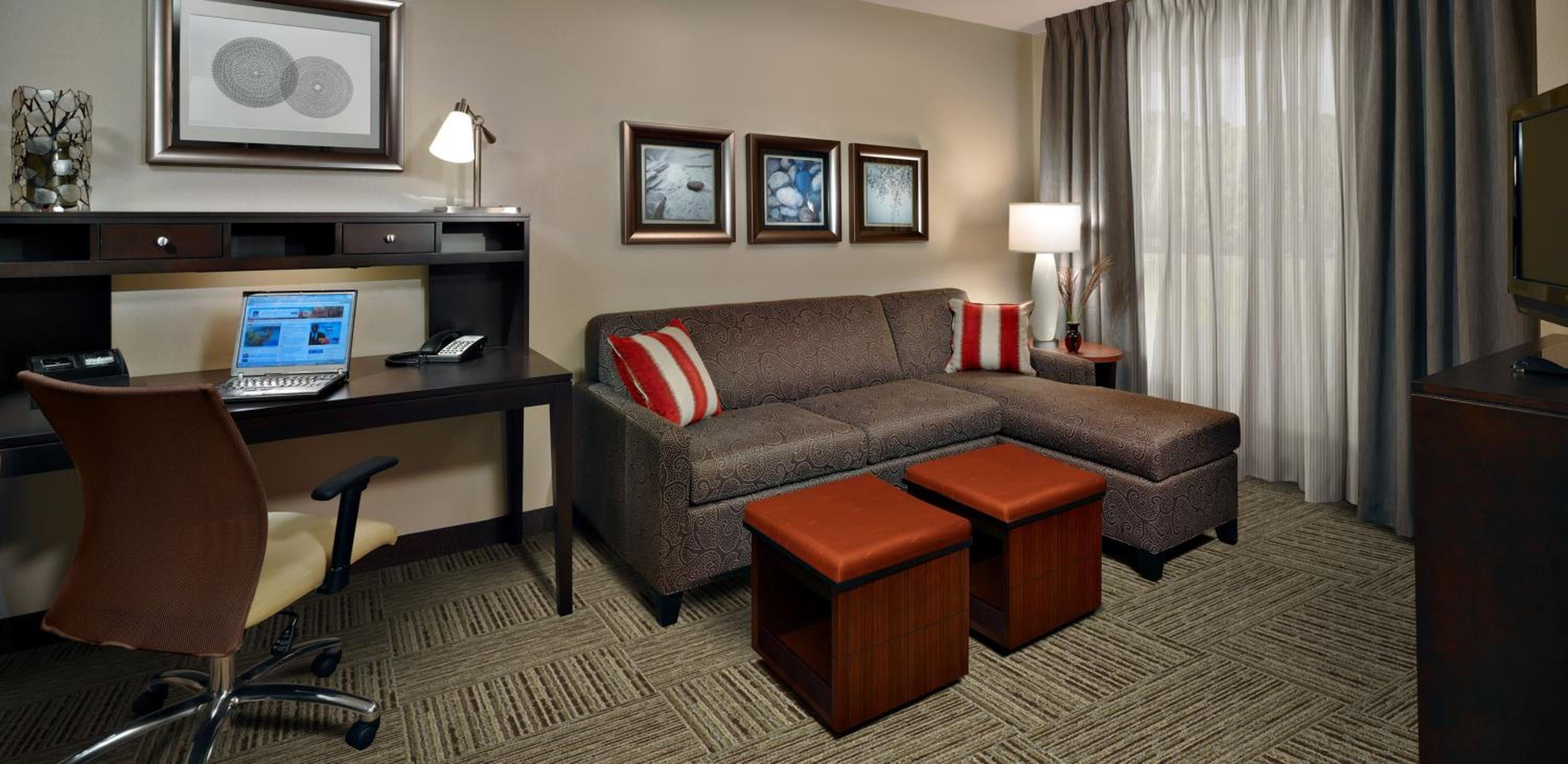 One-Bedroom King Suite - Photo 6