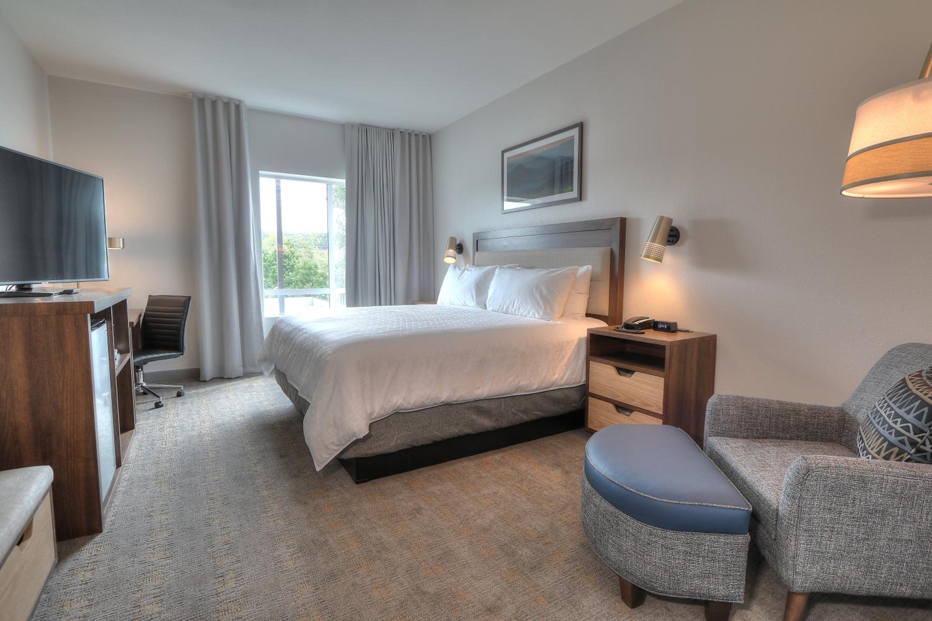 Standard King Room - Photo 6