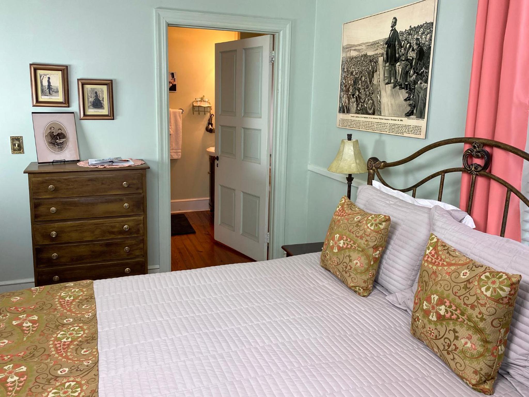 Queen Room photo 3