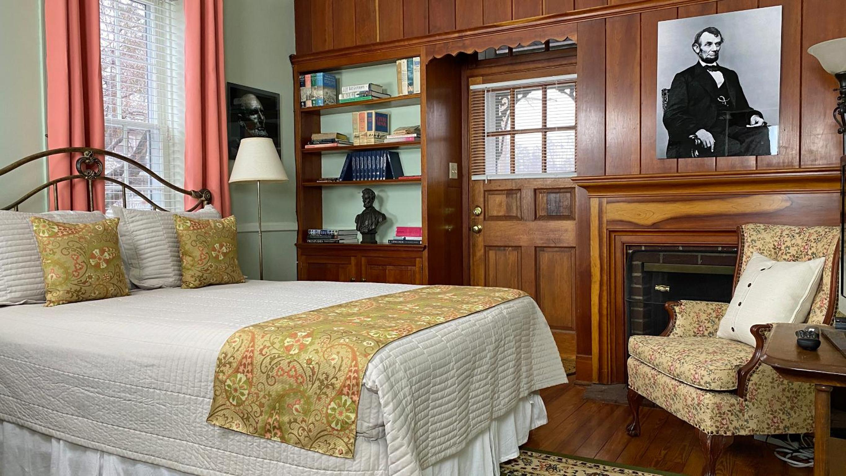 Queen Room photo 1