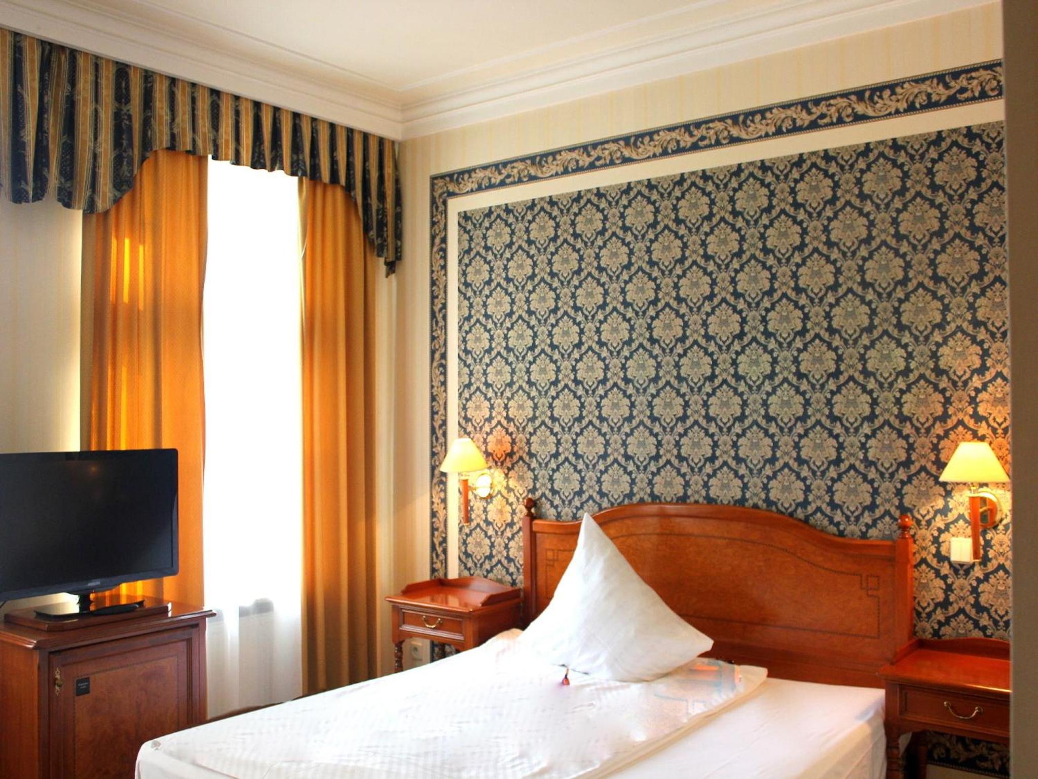 One-Bedroom Apartment - Photo 1