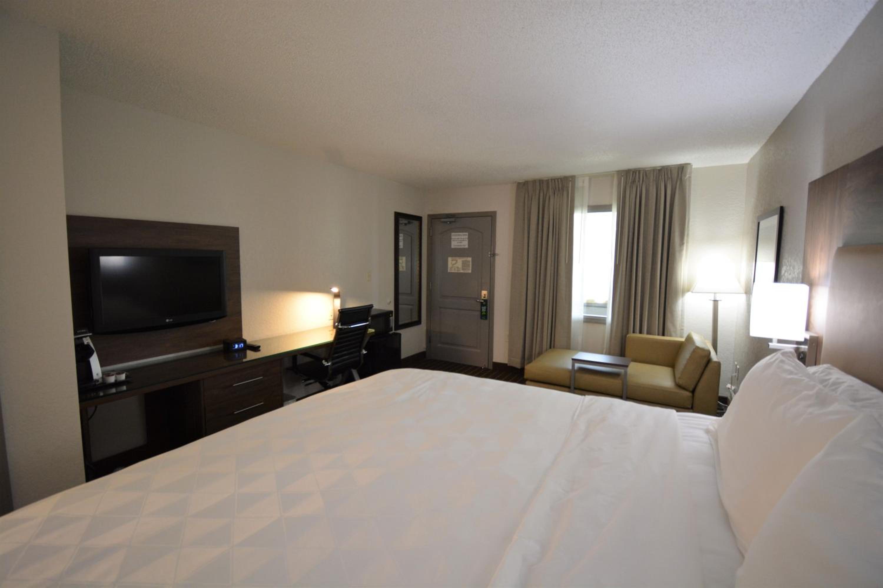 Standard King Room - Photo 3