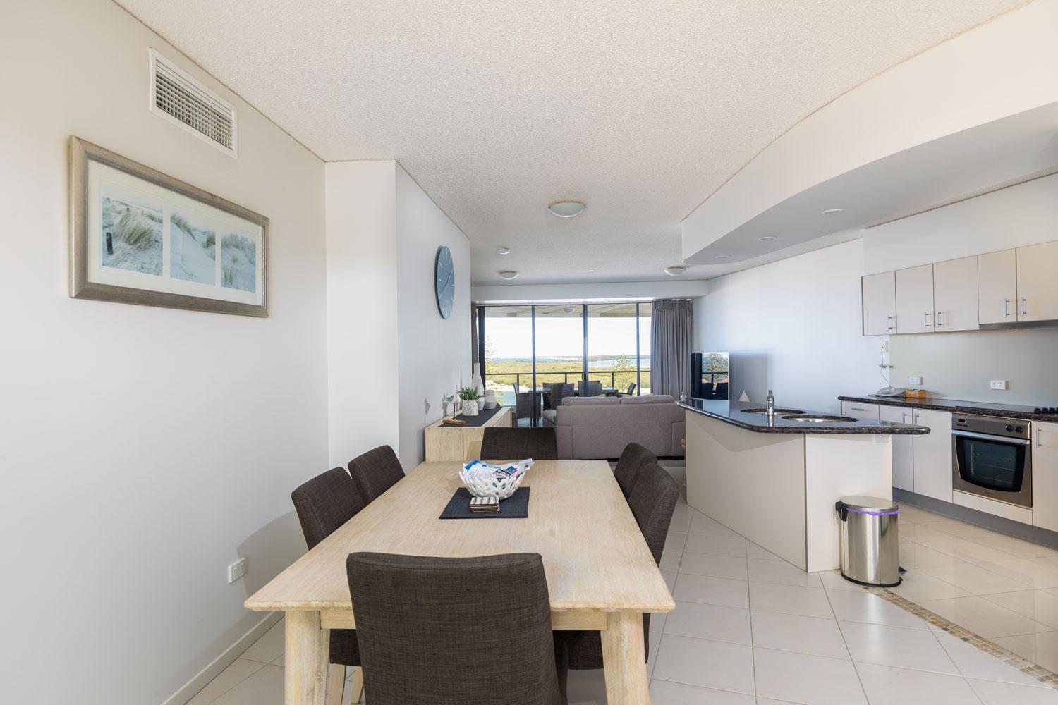Three-Bedroom Apartment with Ocean View - A photo 3