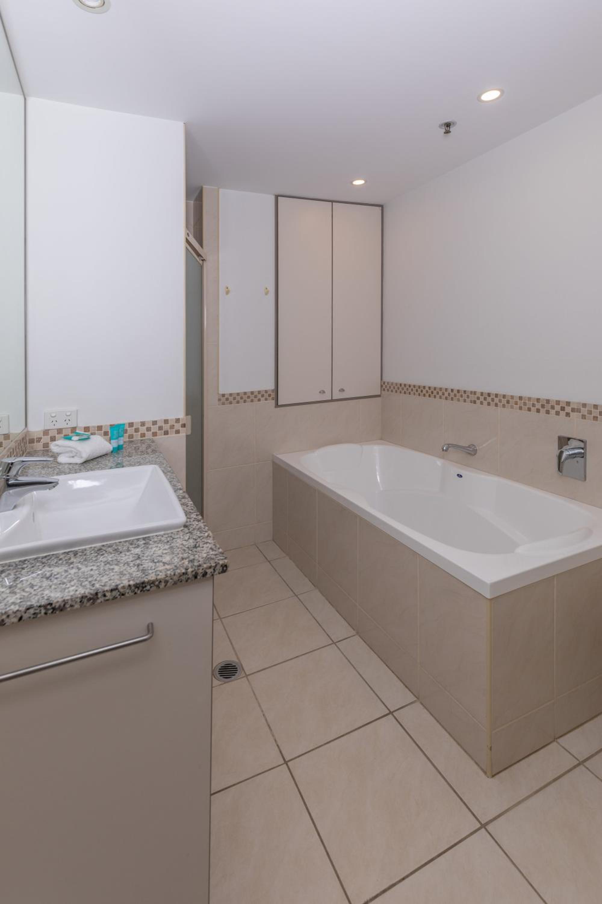 One-Bedroom Apartment with Premium Ocean View photo 2