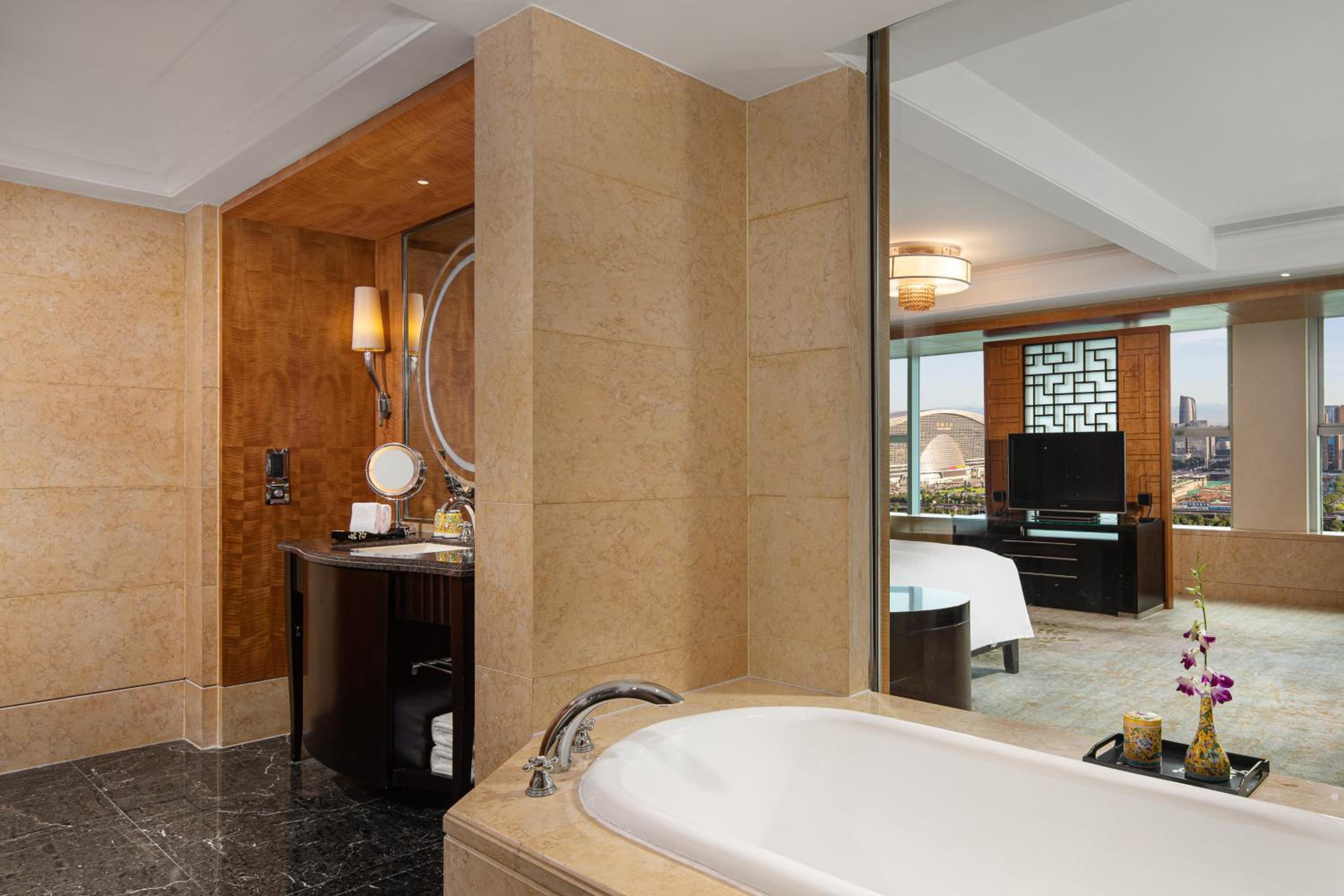 Junior King Suite - Club Lounge Access - Photo 6