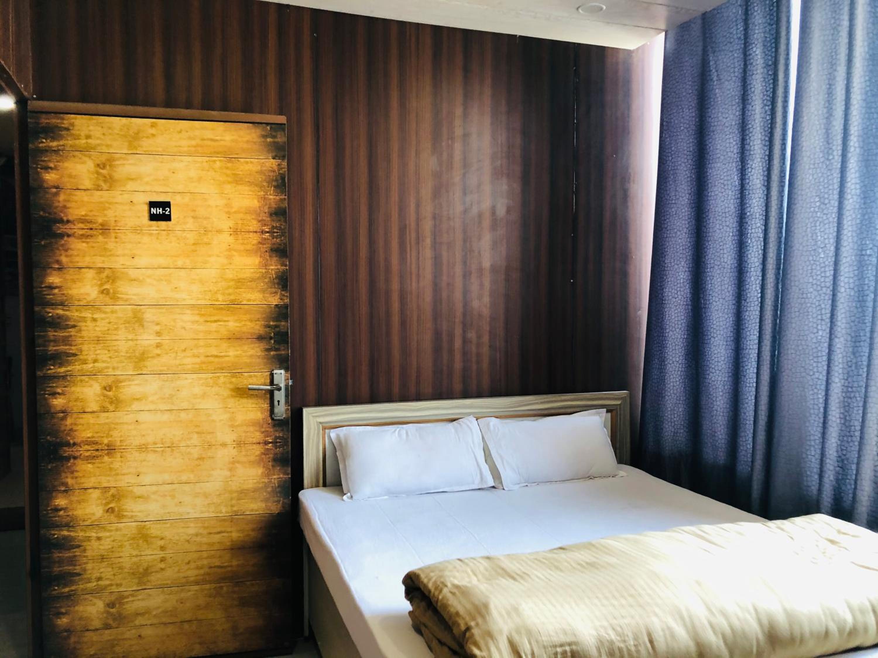 Budget Double Room - Photo 7