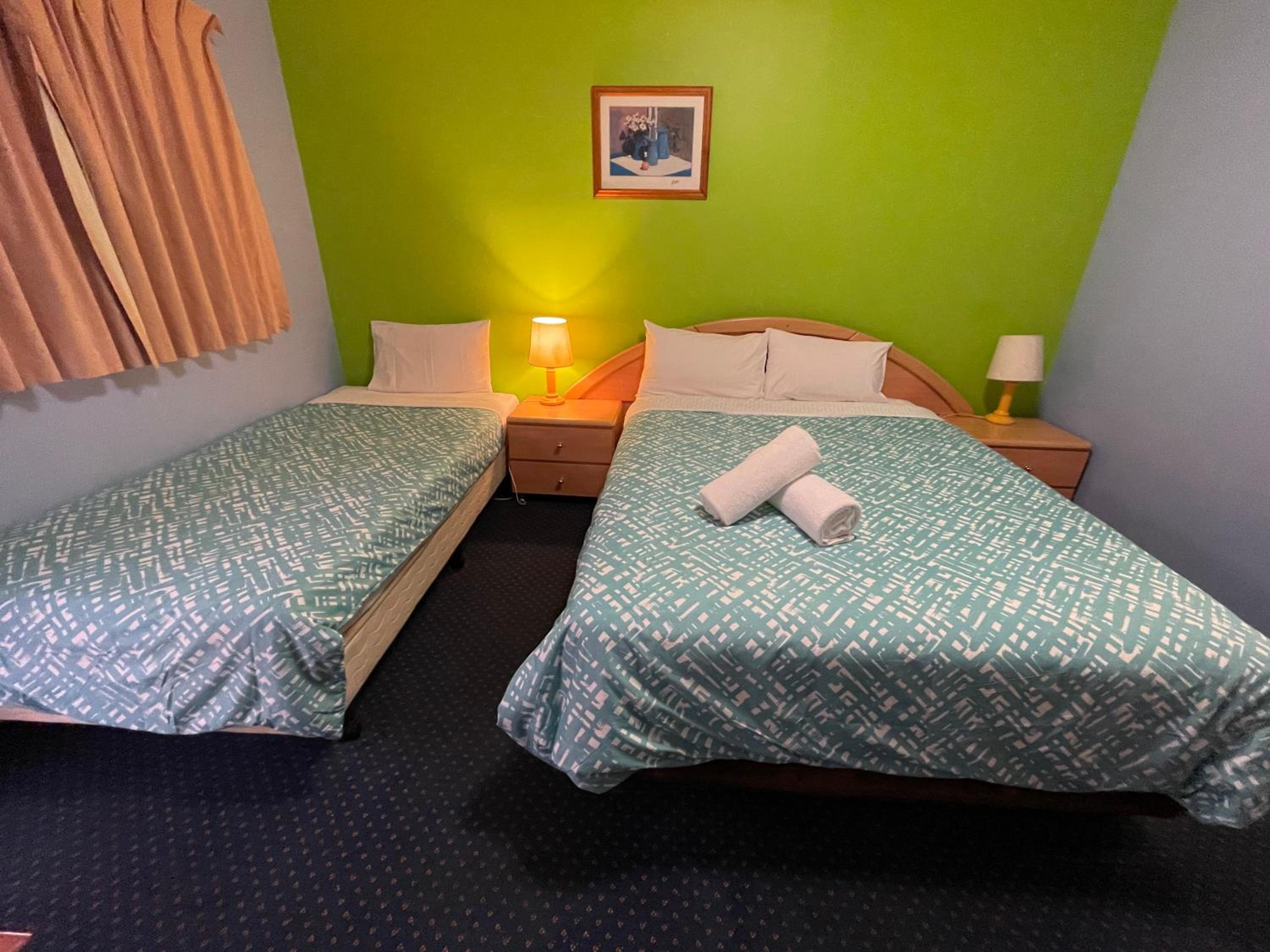 Twin Room - Photo 6