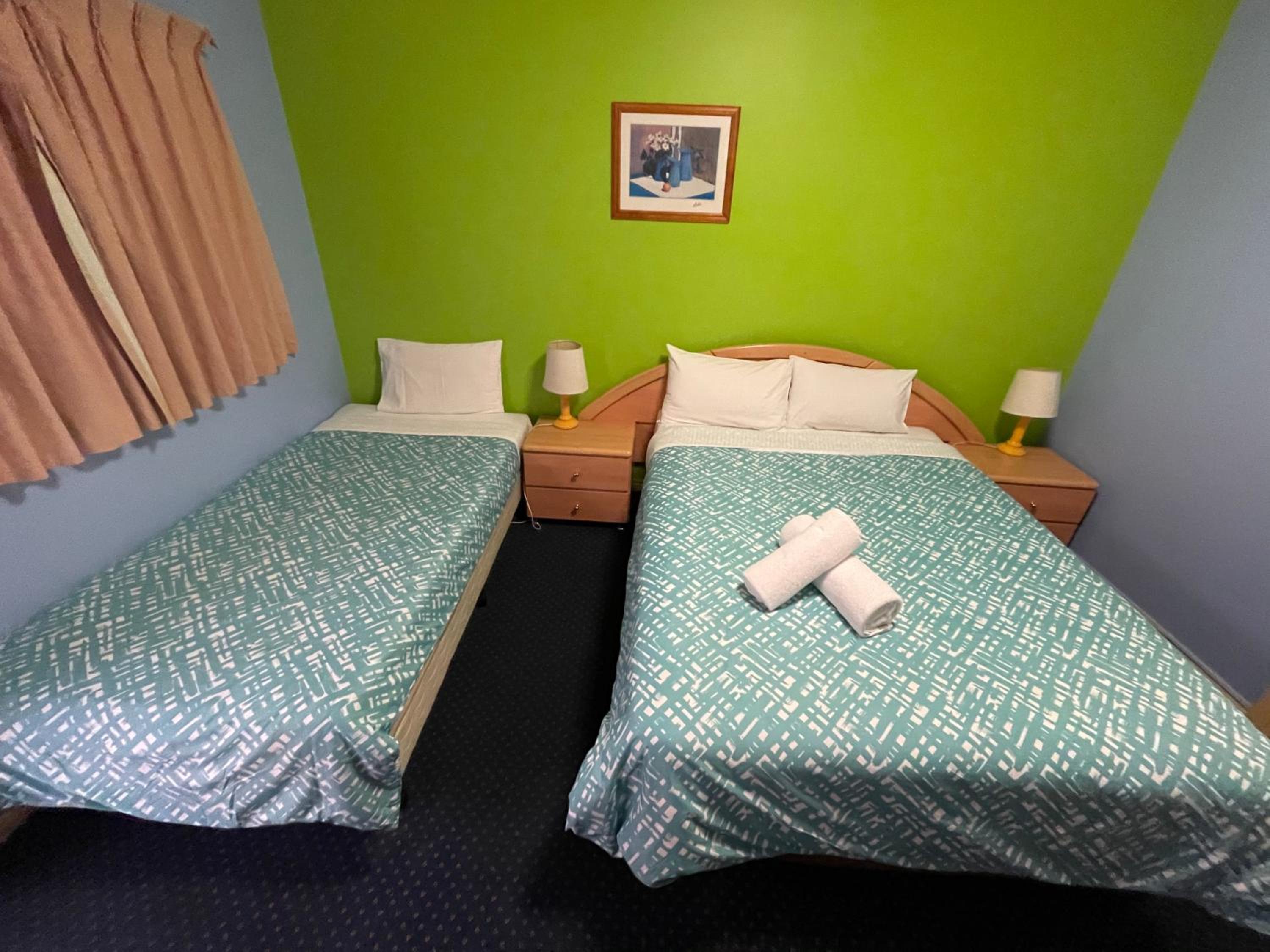 Twin Room - Photo 5
