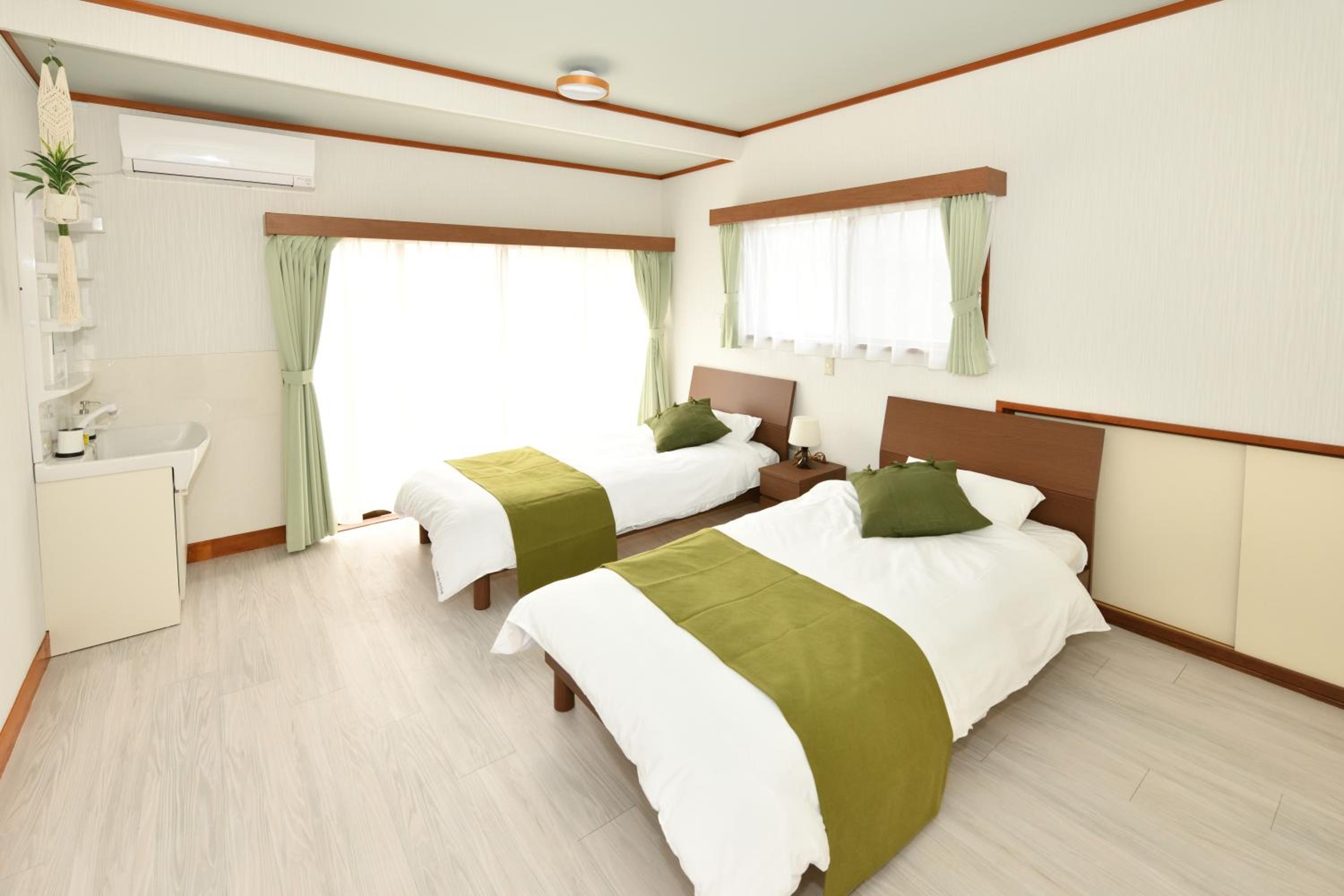 Four-Bedroom House - Photo 15