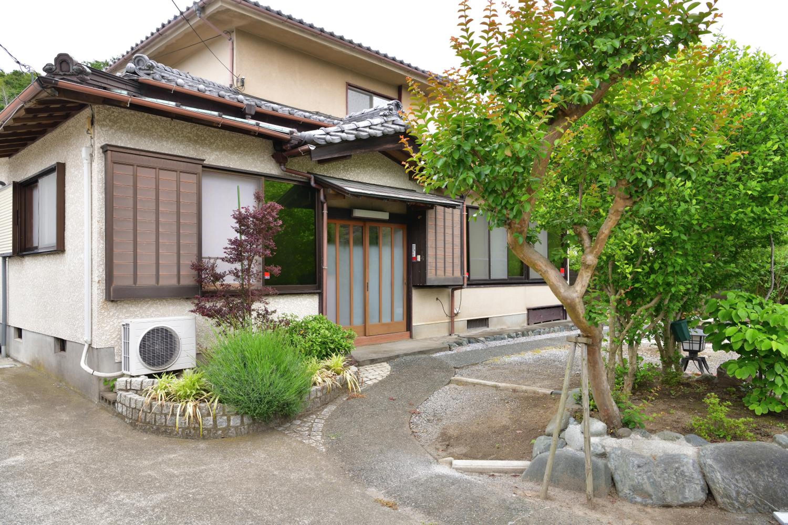 Four-Bedroom House - Photo 10
