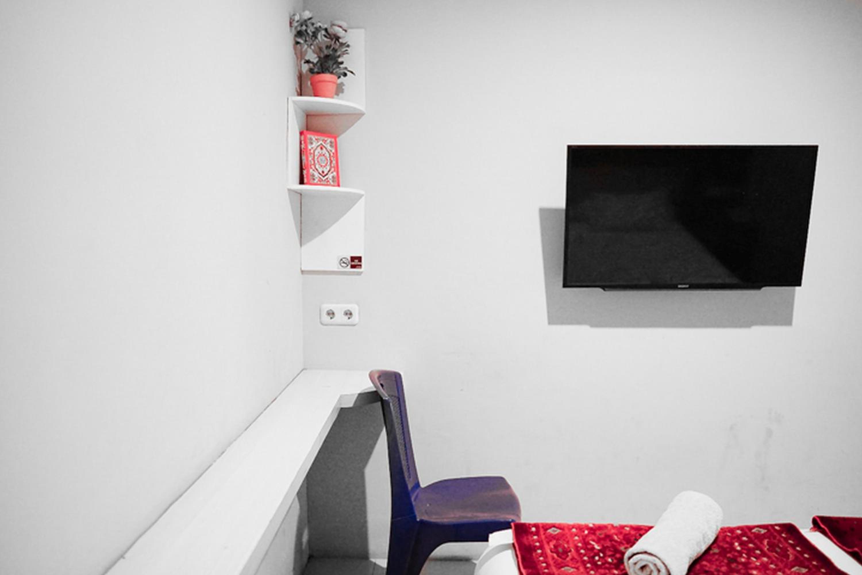 Twin Room - Photo 11