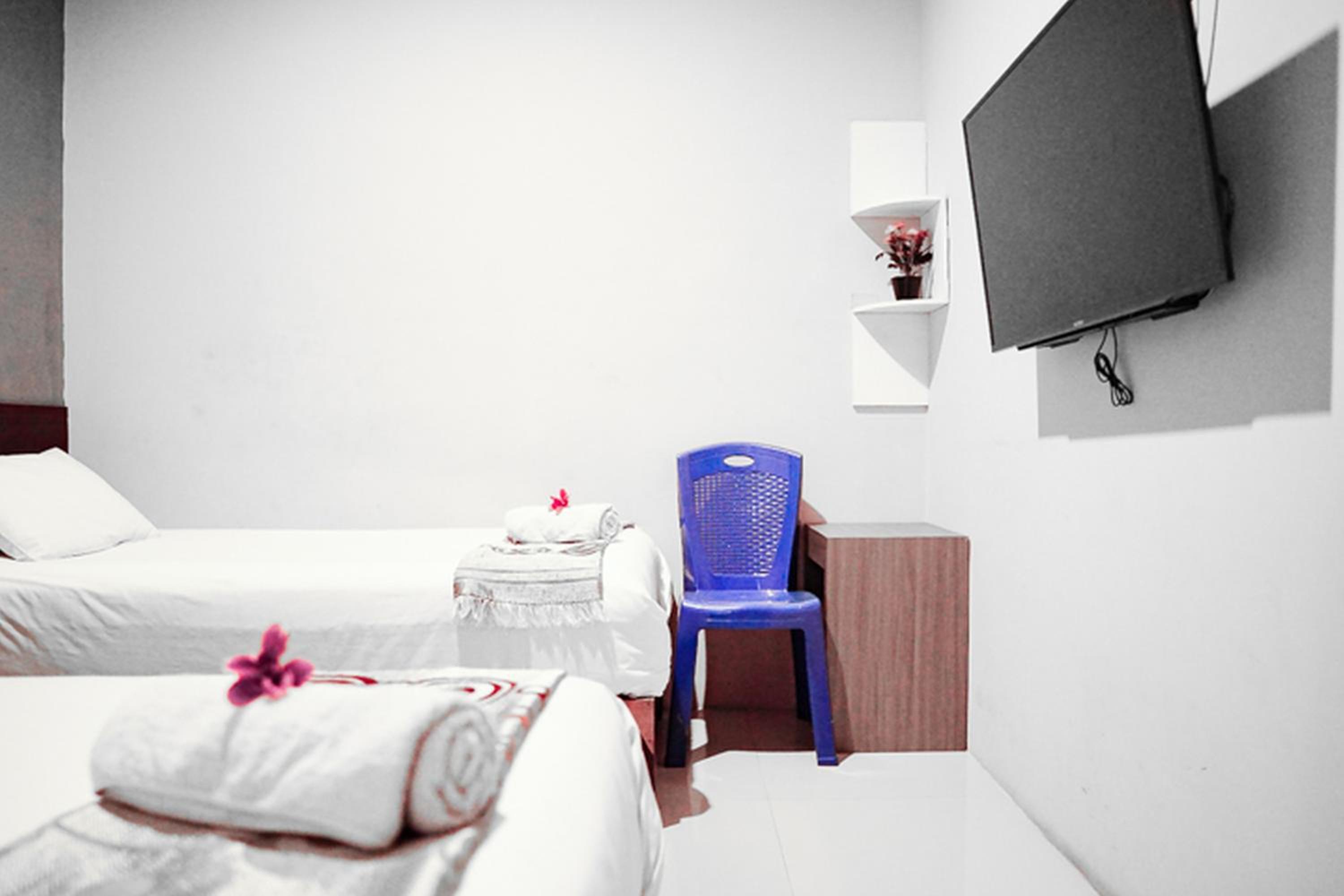 Twin Room - Photo 9