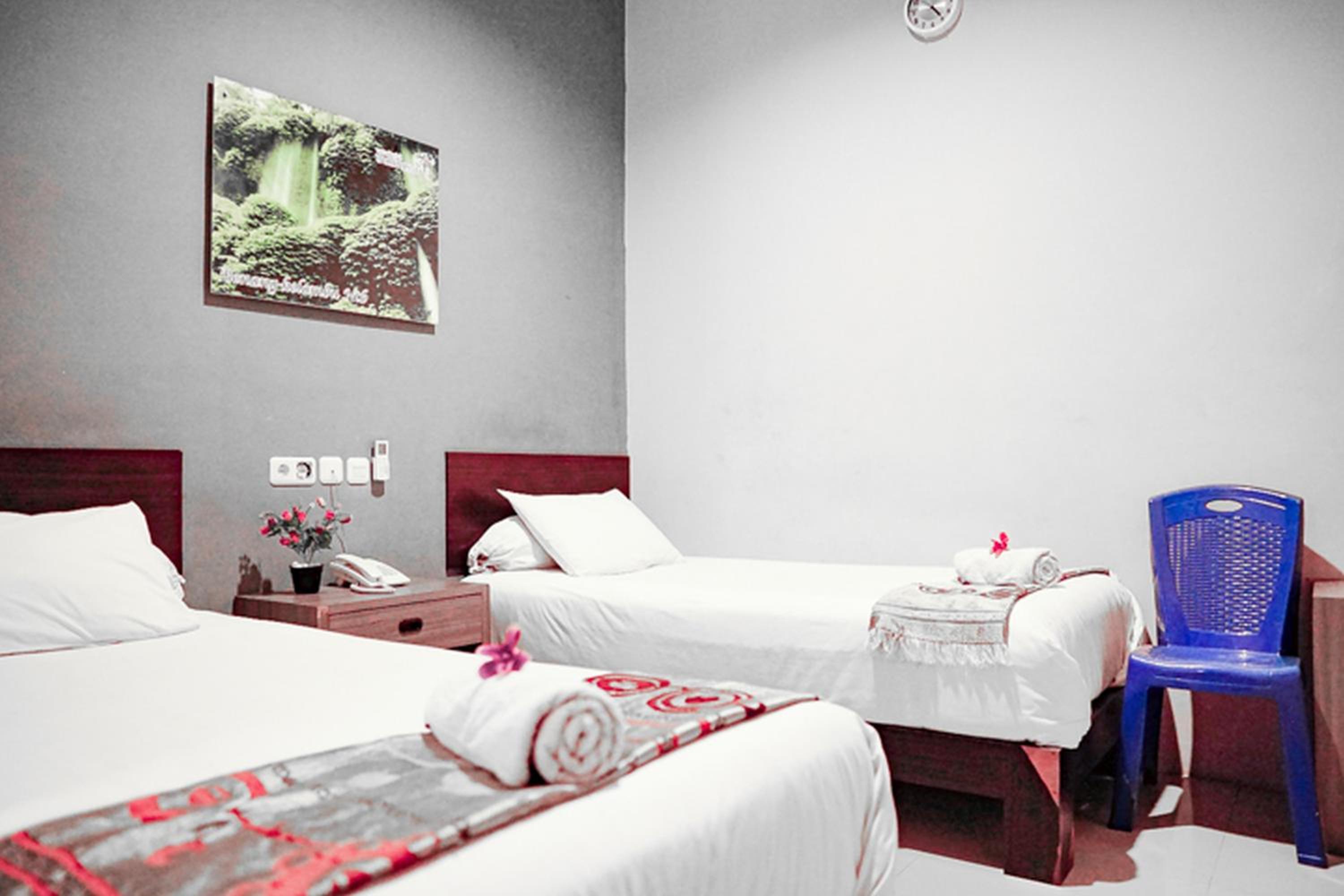 Twin Room - Photo 8