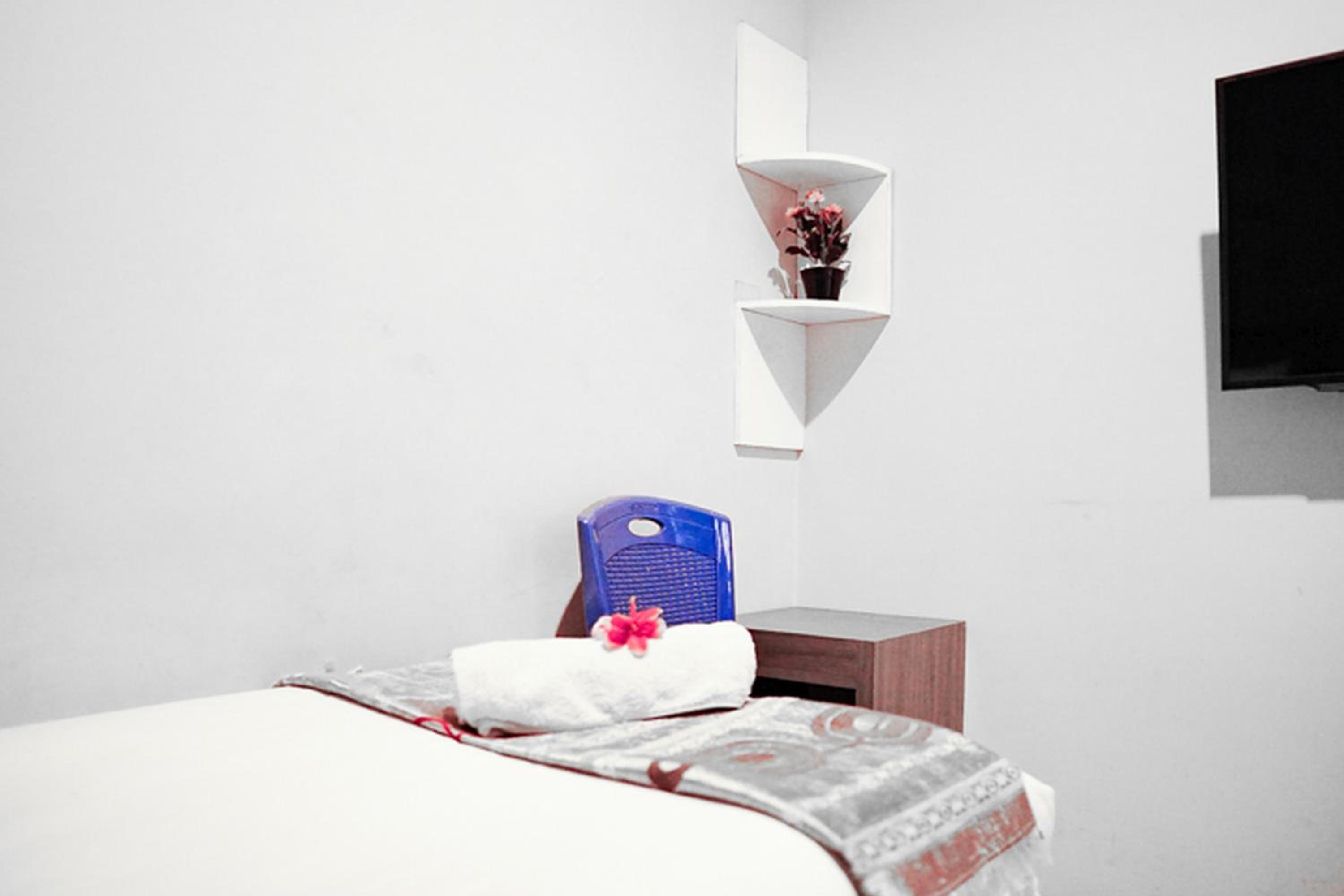 Twin Room - Photo 17