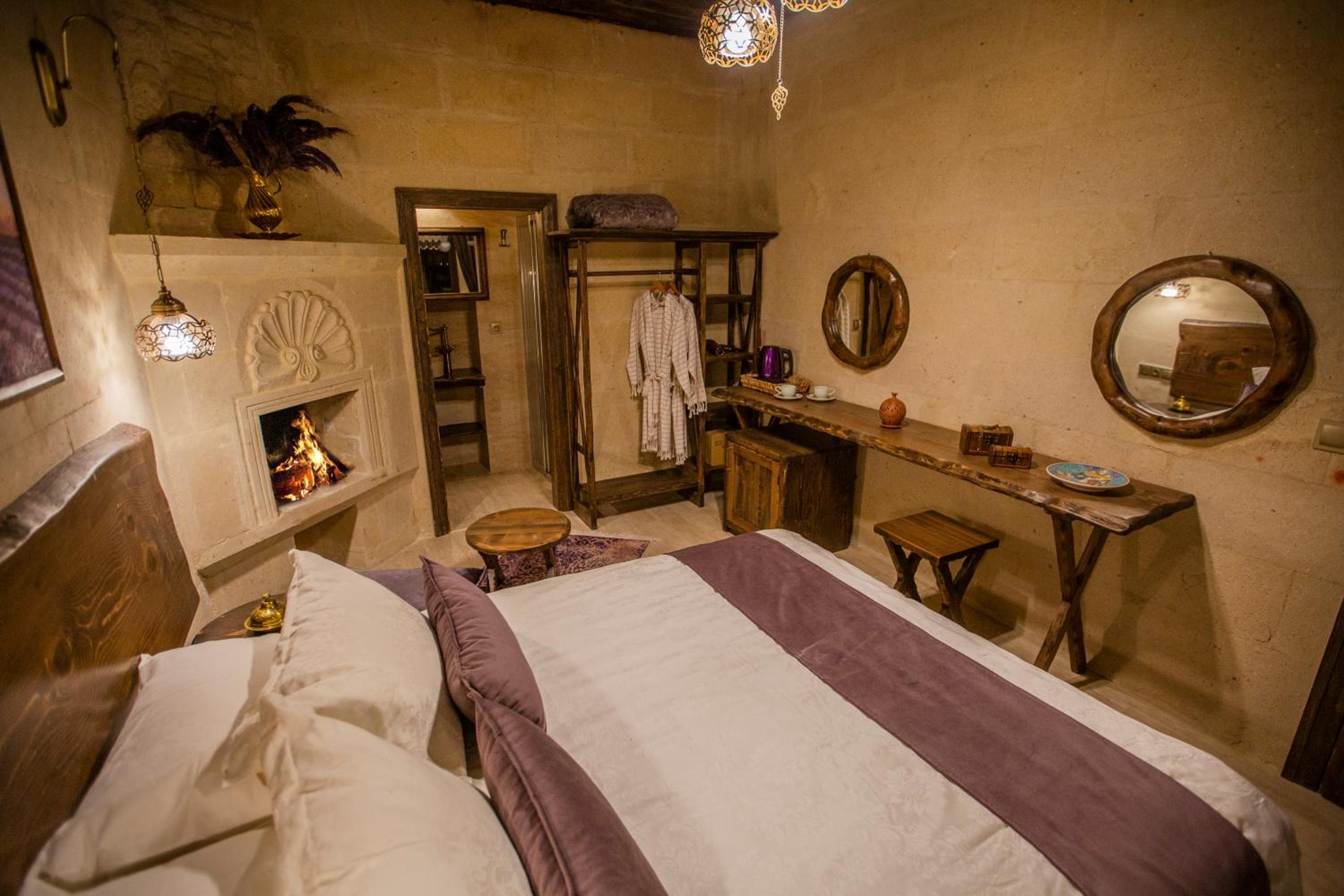 Deluxe Queen Room - Photo 1