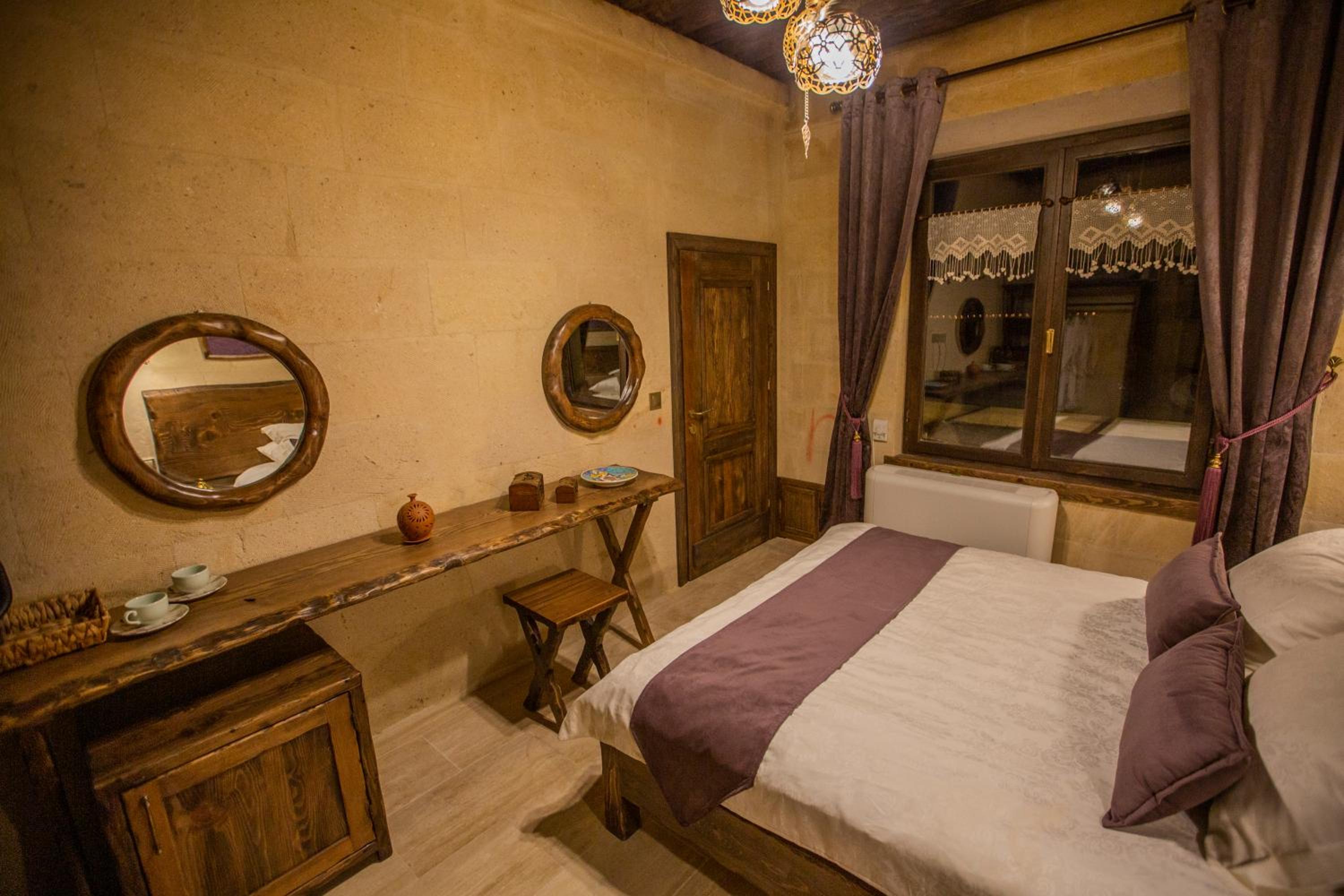 Deluxe Queen Room - Photo 2