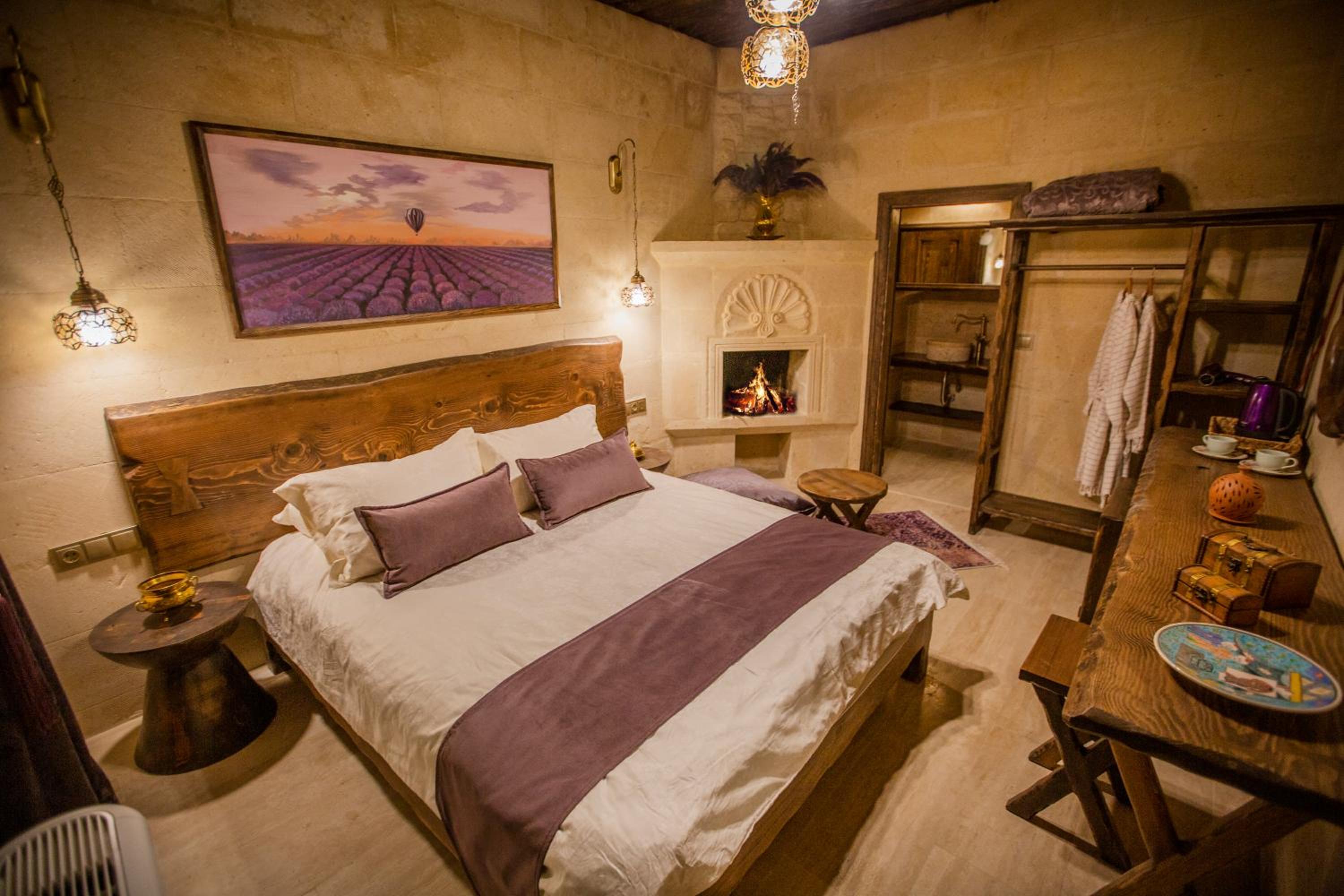 Deluxe Queen Room - Photo 3