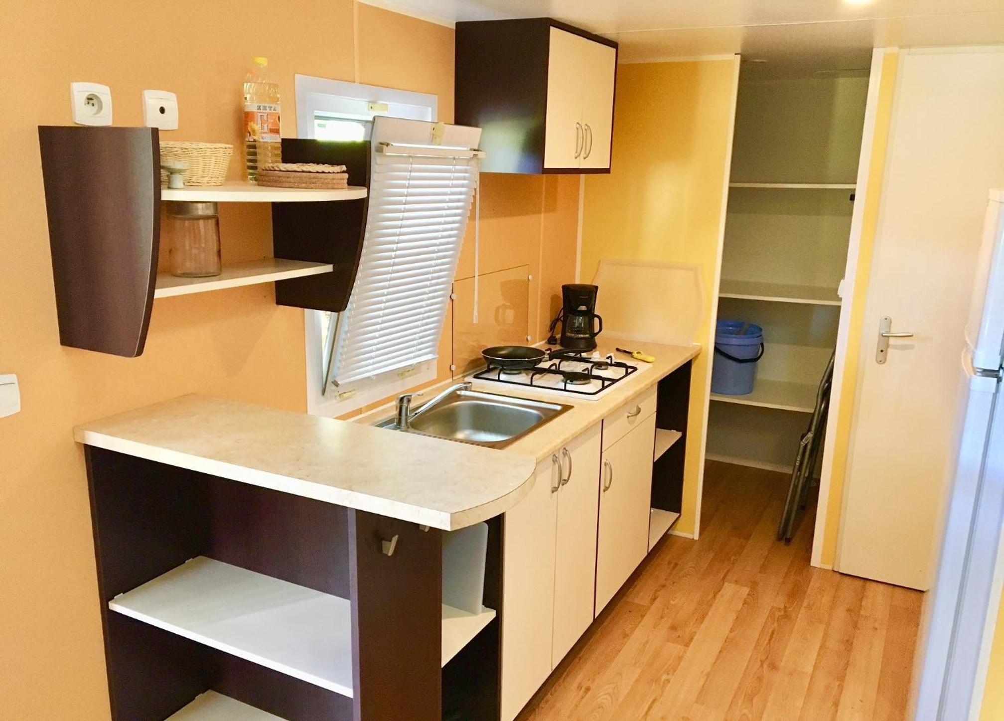 Mobile Home photo 2