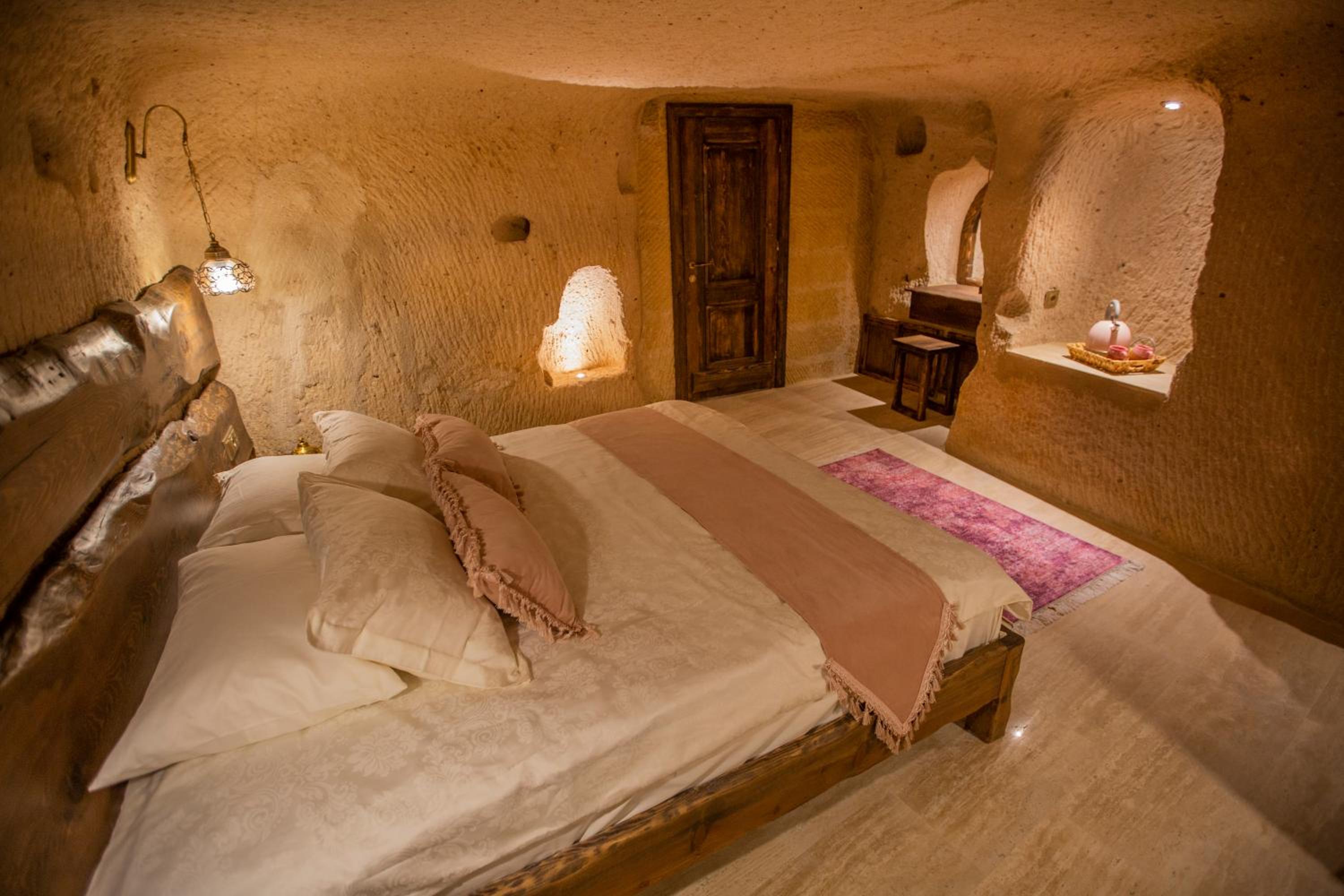 Deluxe King Room - Photo 5