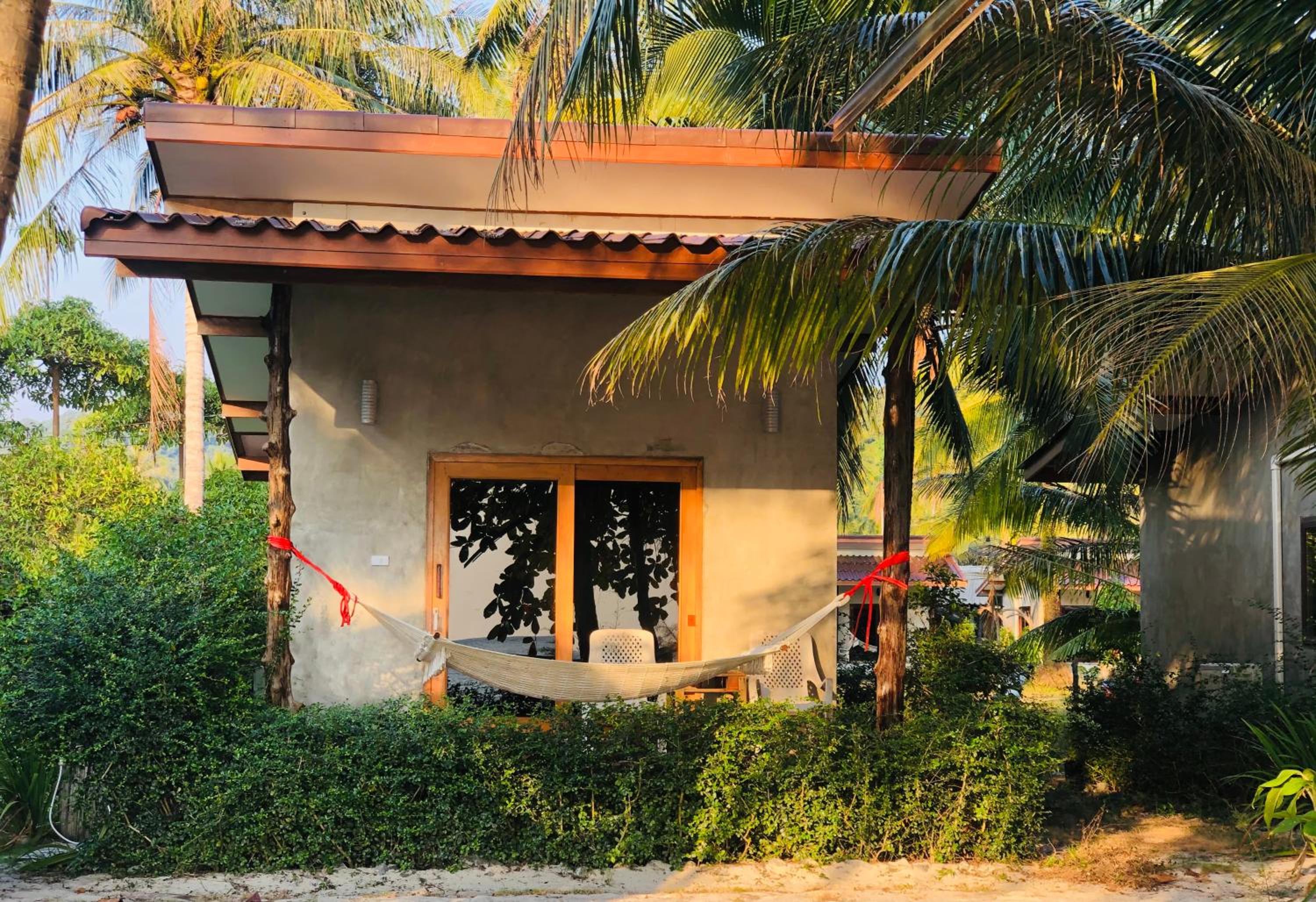 Bungalow - Beach Front - Photo 2