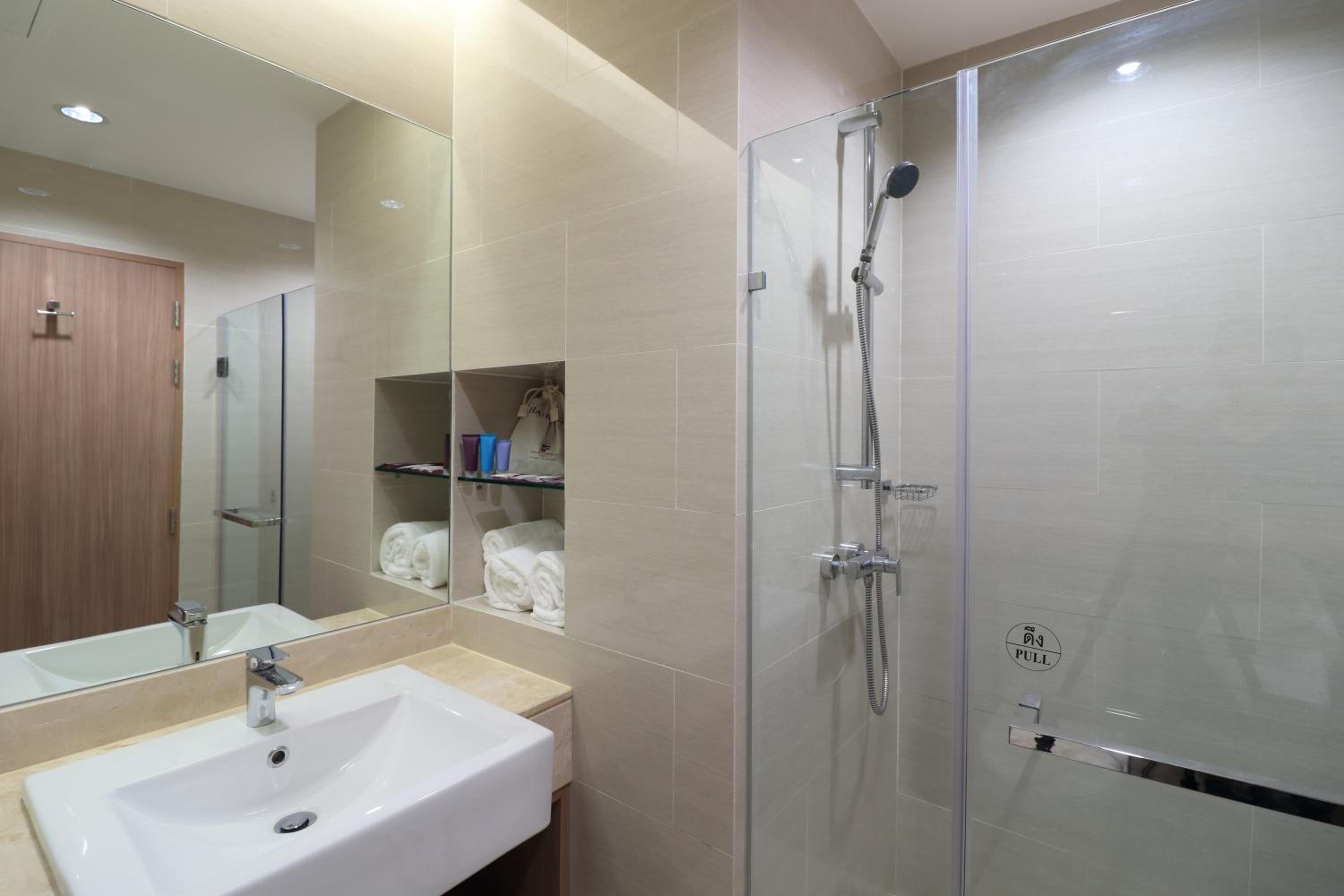 Superior King Room - Photo 7