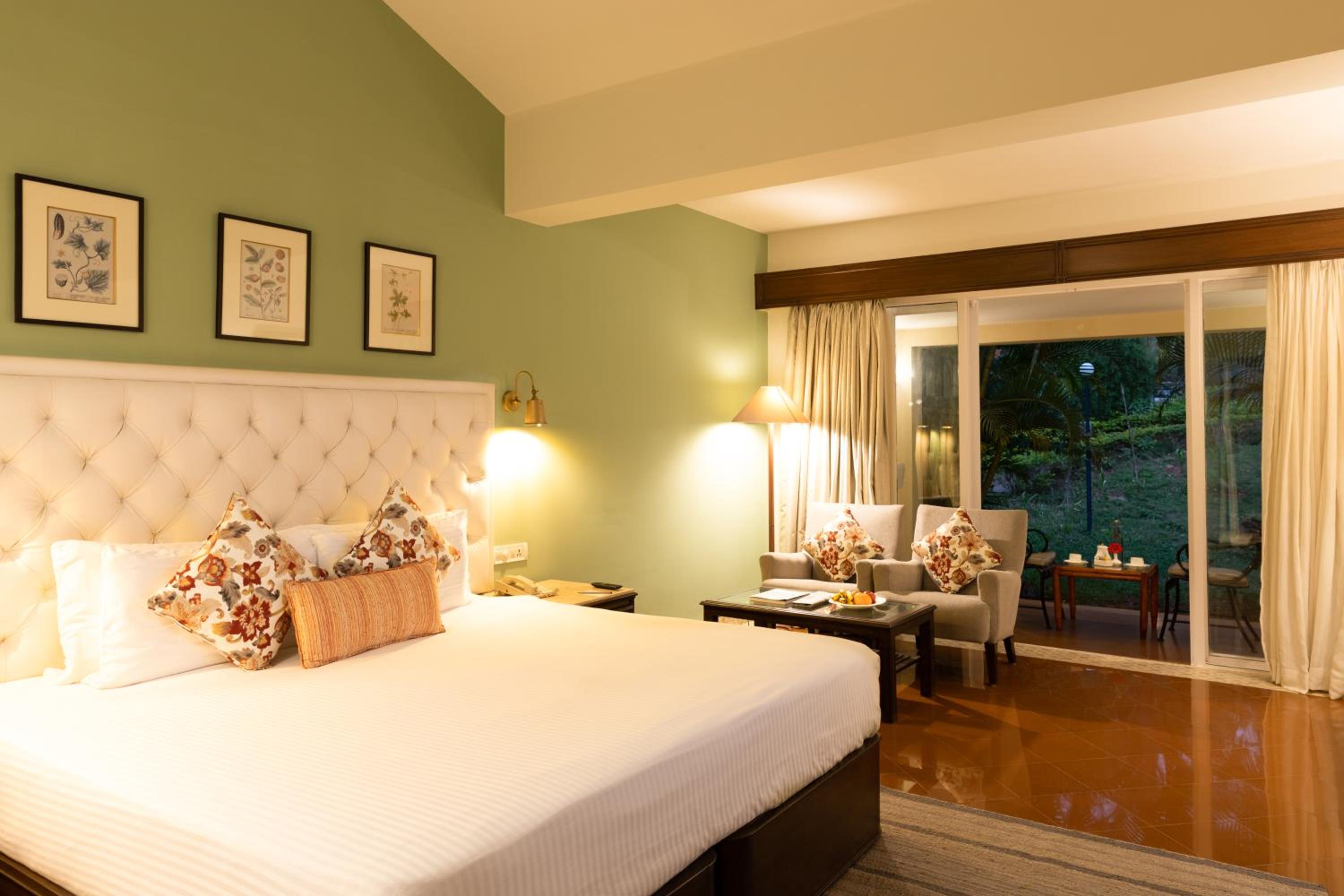 Superior Double Room with Pool View photo 2