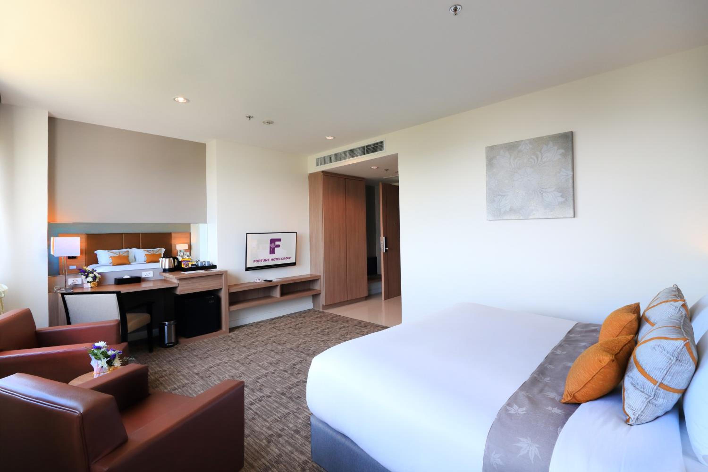 Deluxe King Room - Photo 2