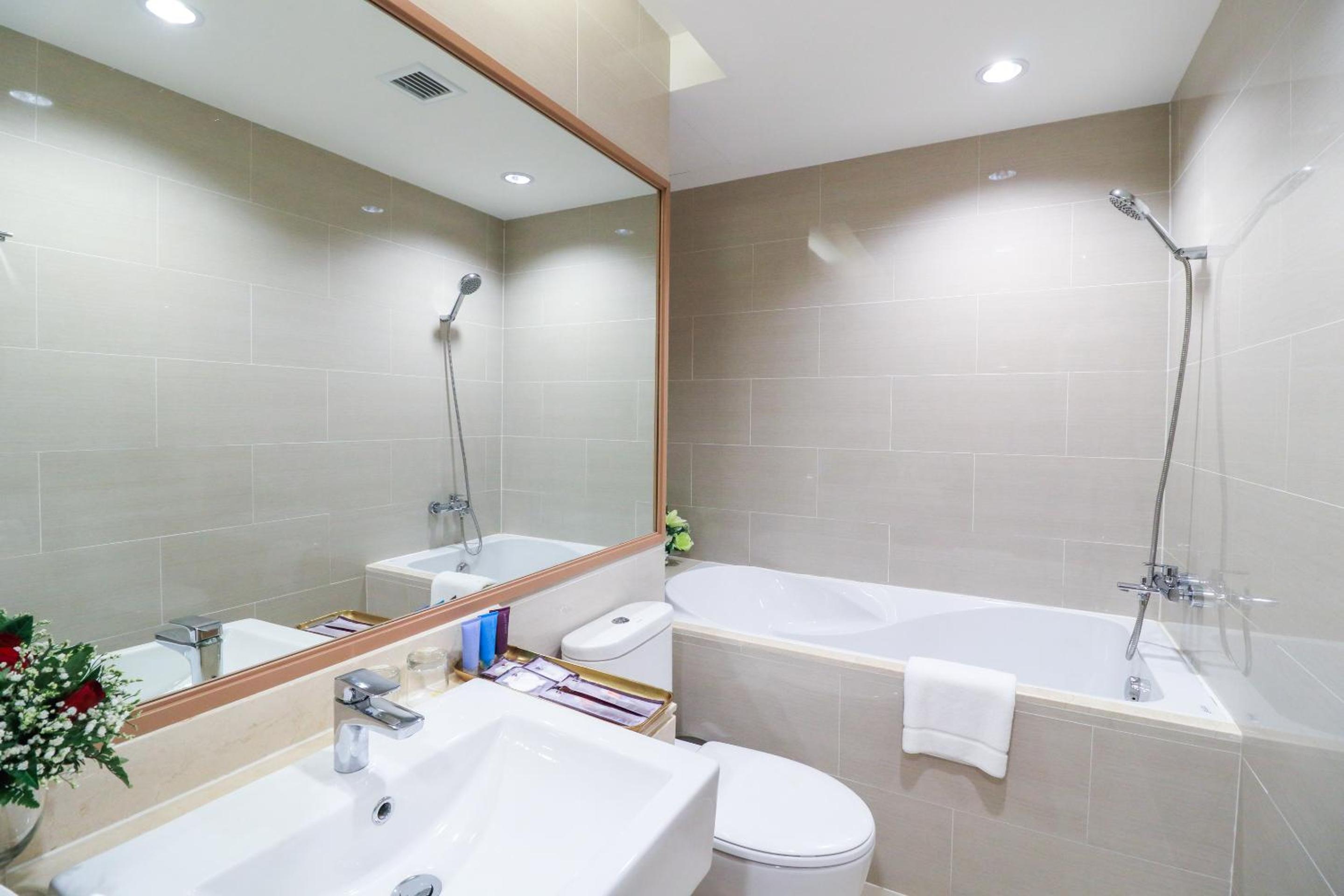 Executive Suite - Photo 9