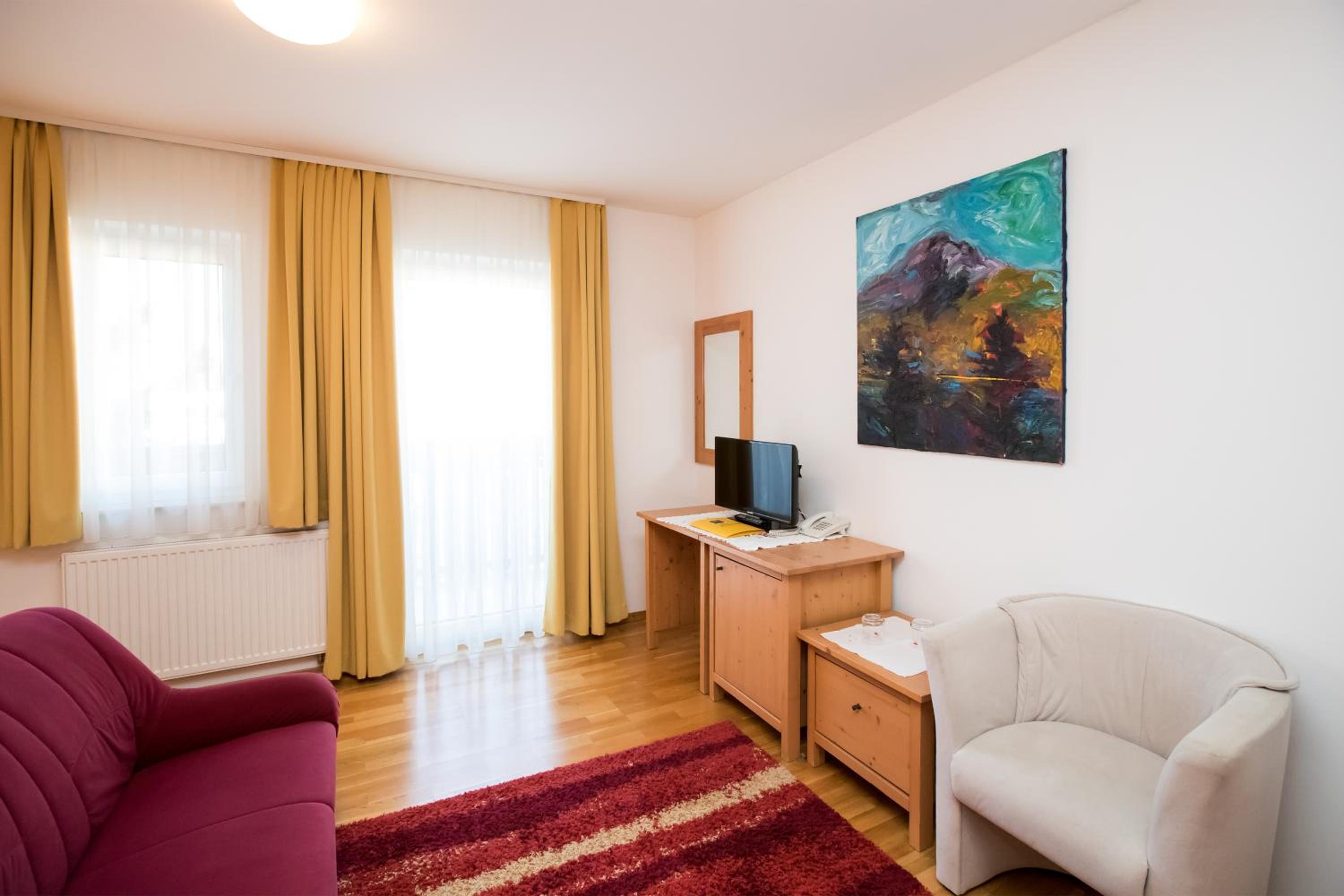 Triple Room with Balcony - Photo 8