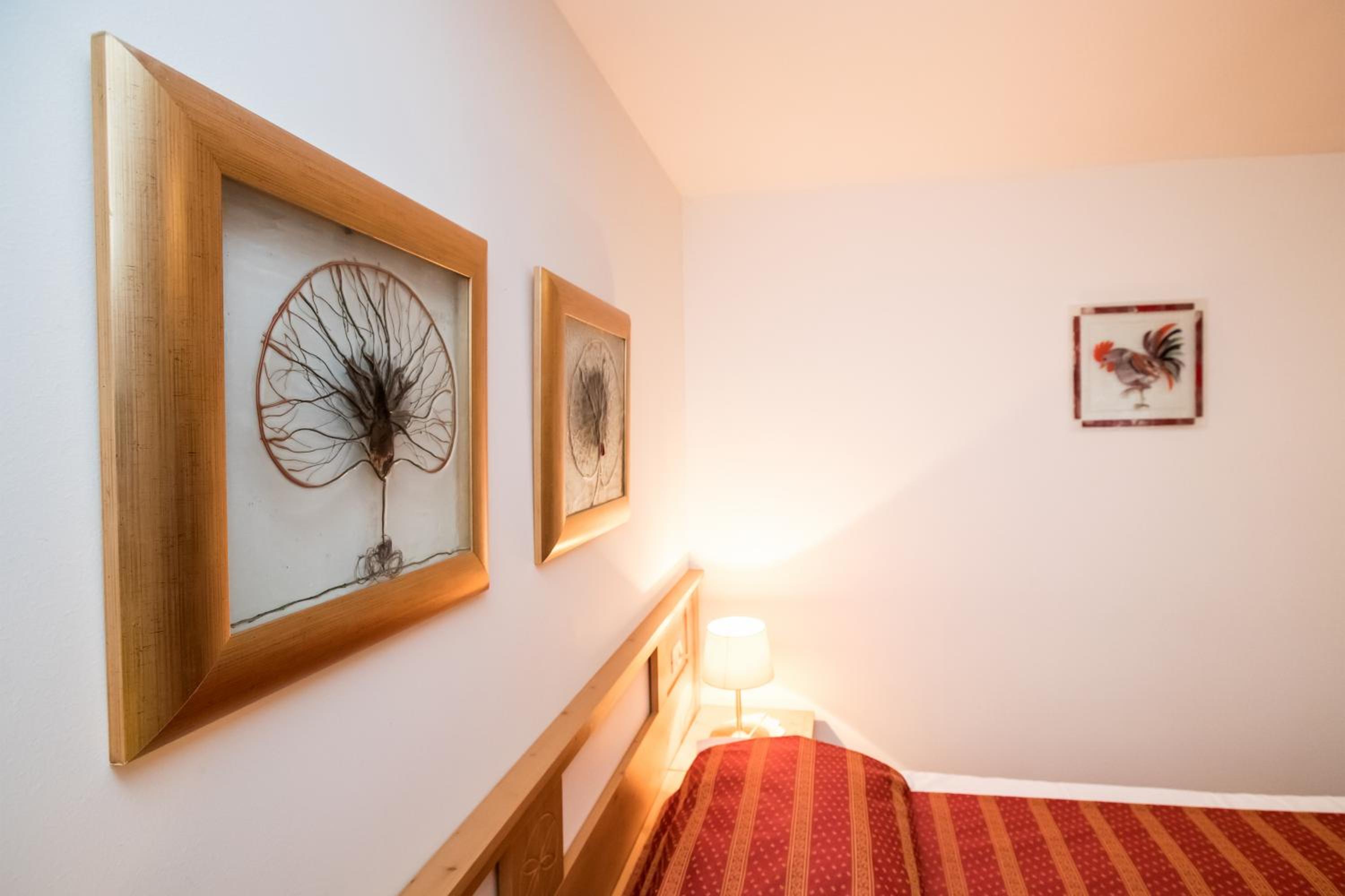 Triple Room with Balcony - Photo 13